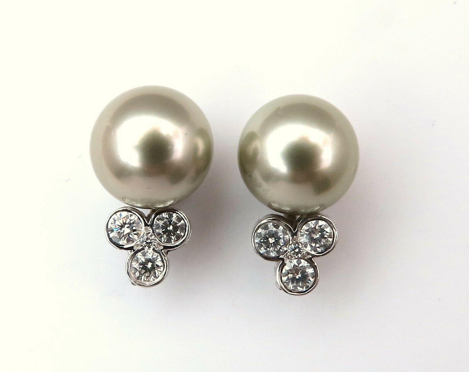 Classic Tahitian stud Pearl earrings.

Pearl: 11.2MM

Excellent AAA luster and Sheen.

.60 carat natural round diamonds .

H color vs2 clarity.

14 karat white gold 7.2 g.

Overall earrings measure 18mm long

12mm depth.

Comfortable Butterfly