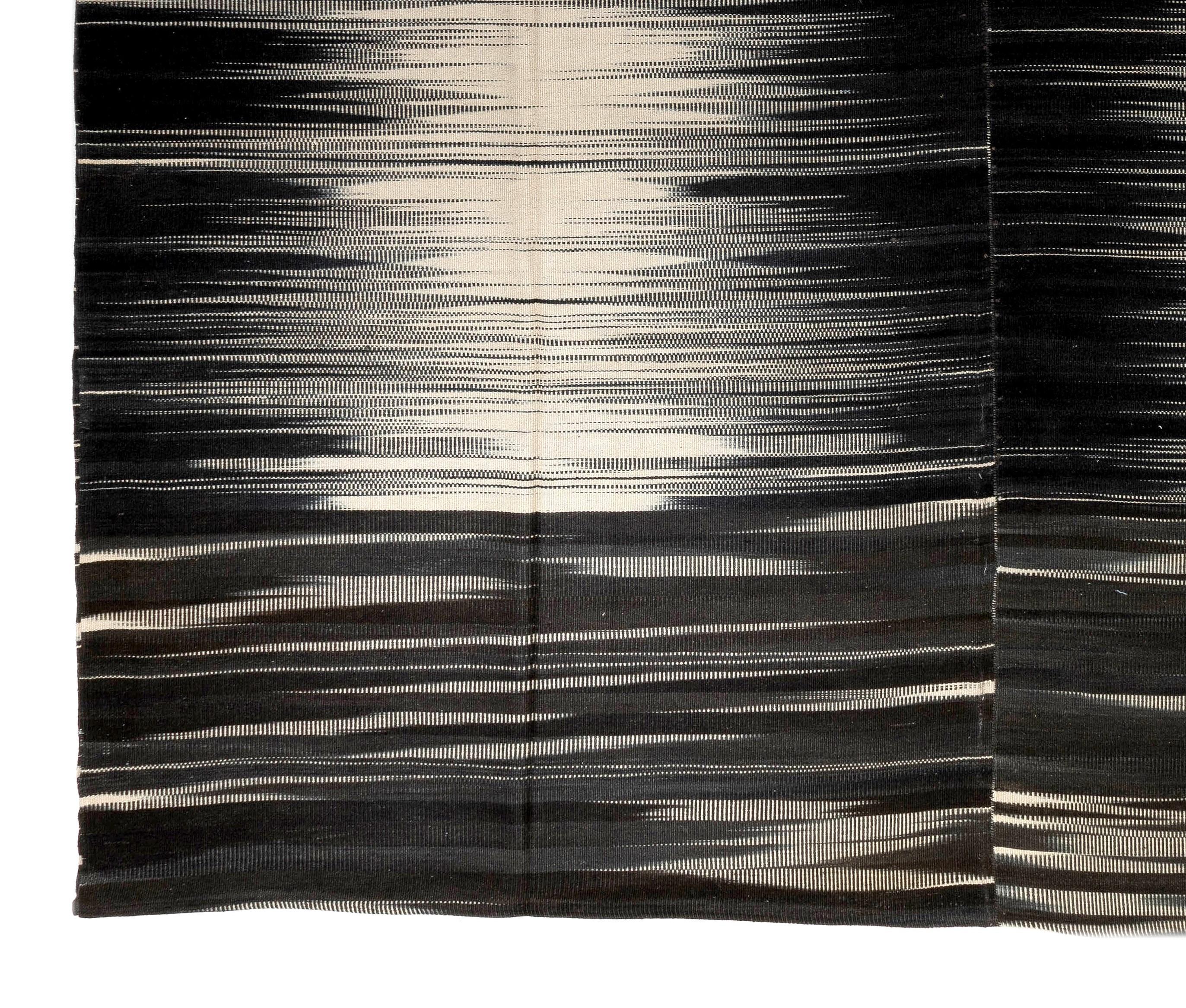 11,2x15,2 m moderner doppelseitiger großer doppelseitiger großer Kelim in Schwarz & Creme, Wolle Oversize-Teppich (Türkisch) im Angebot