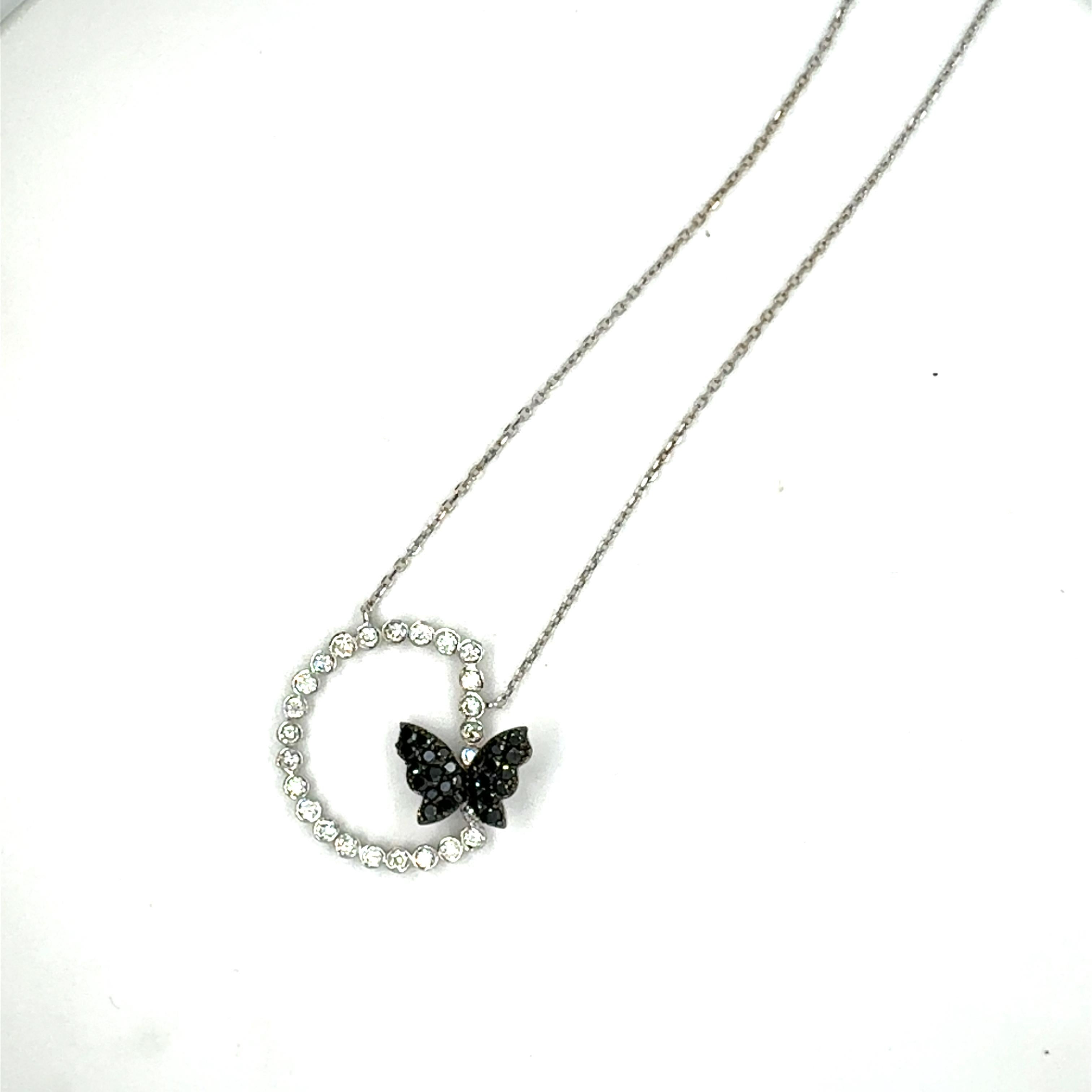 Taglio rotondo 1.13 Carat Black Diamond Butterfly 14 Karat White Gold Chain Pendant in vendita