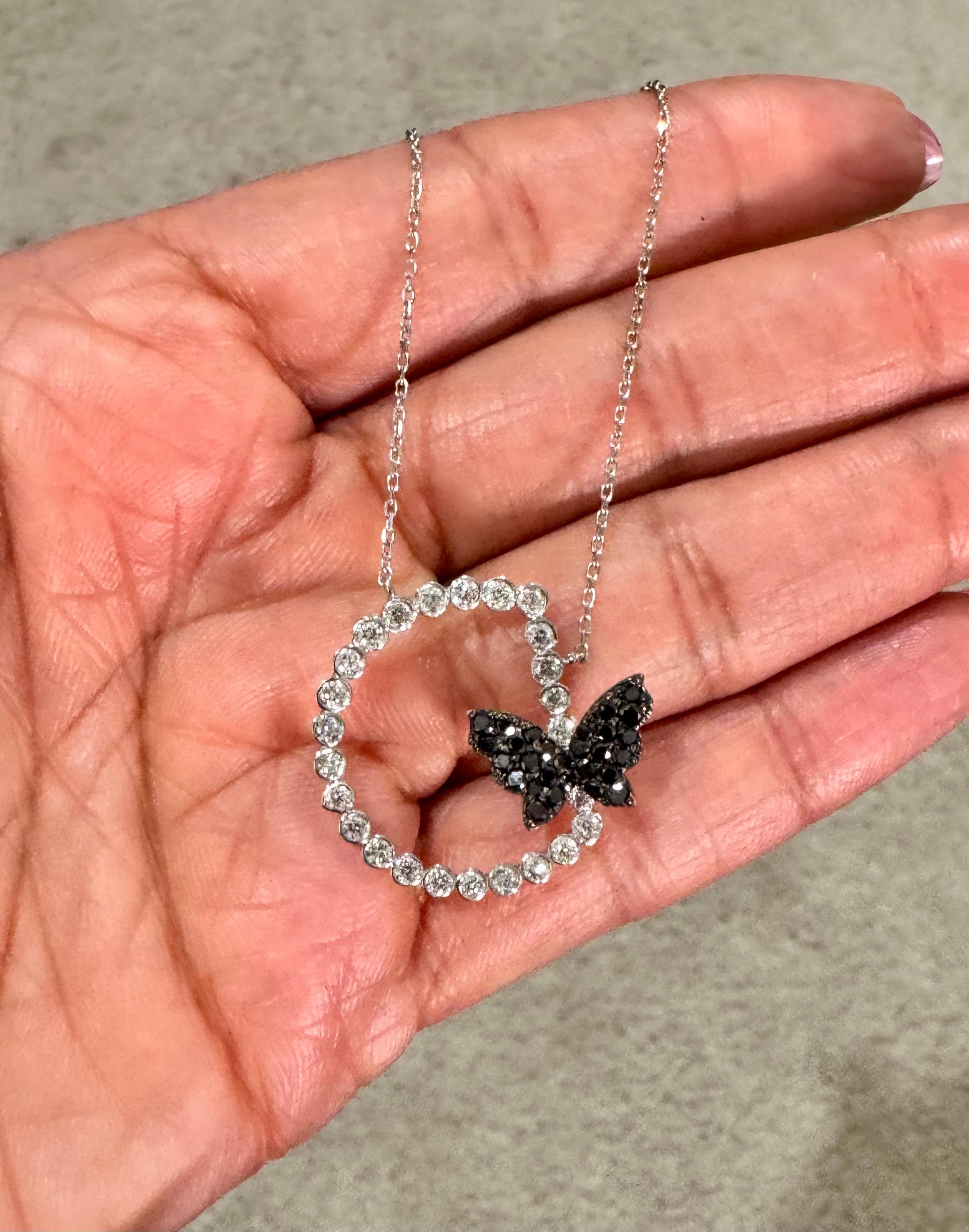 Donna 1.13 Carat Black Diamond Butterfly 14 Karat White Gold Chain Pendant in vendita