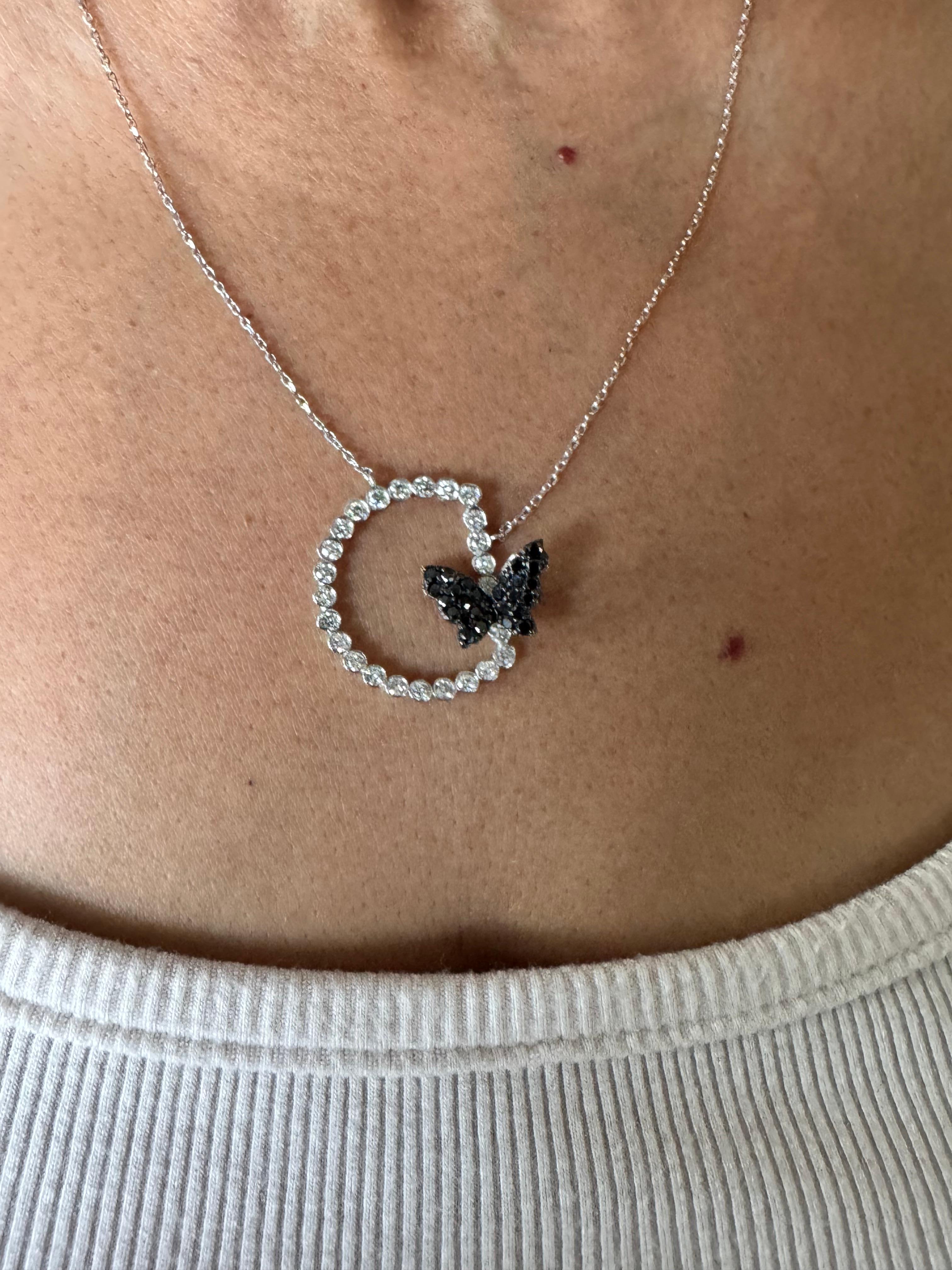 1.13 Carat Black Diamond Butterfly 14 Karat White Gold Chain Pendant in vendita 2