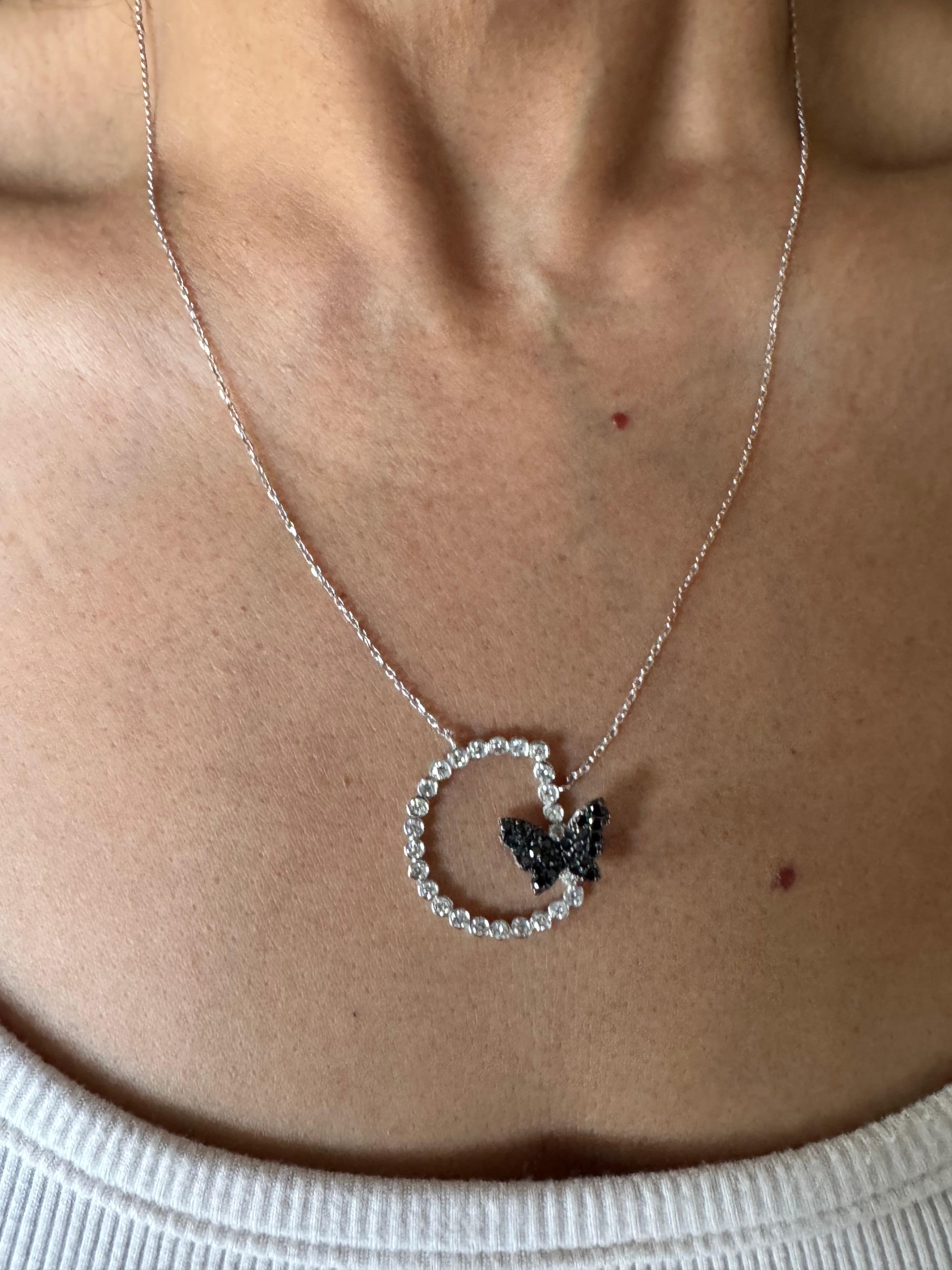 1.13 Carat Black Diamond Butterfly 14 Karat White Gold Chain Pendant in vendita 3