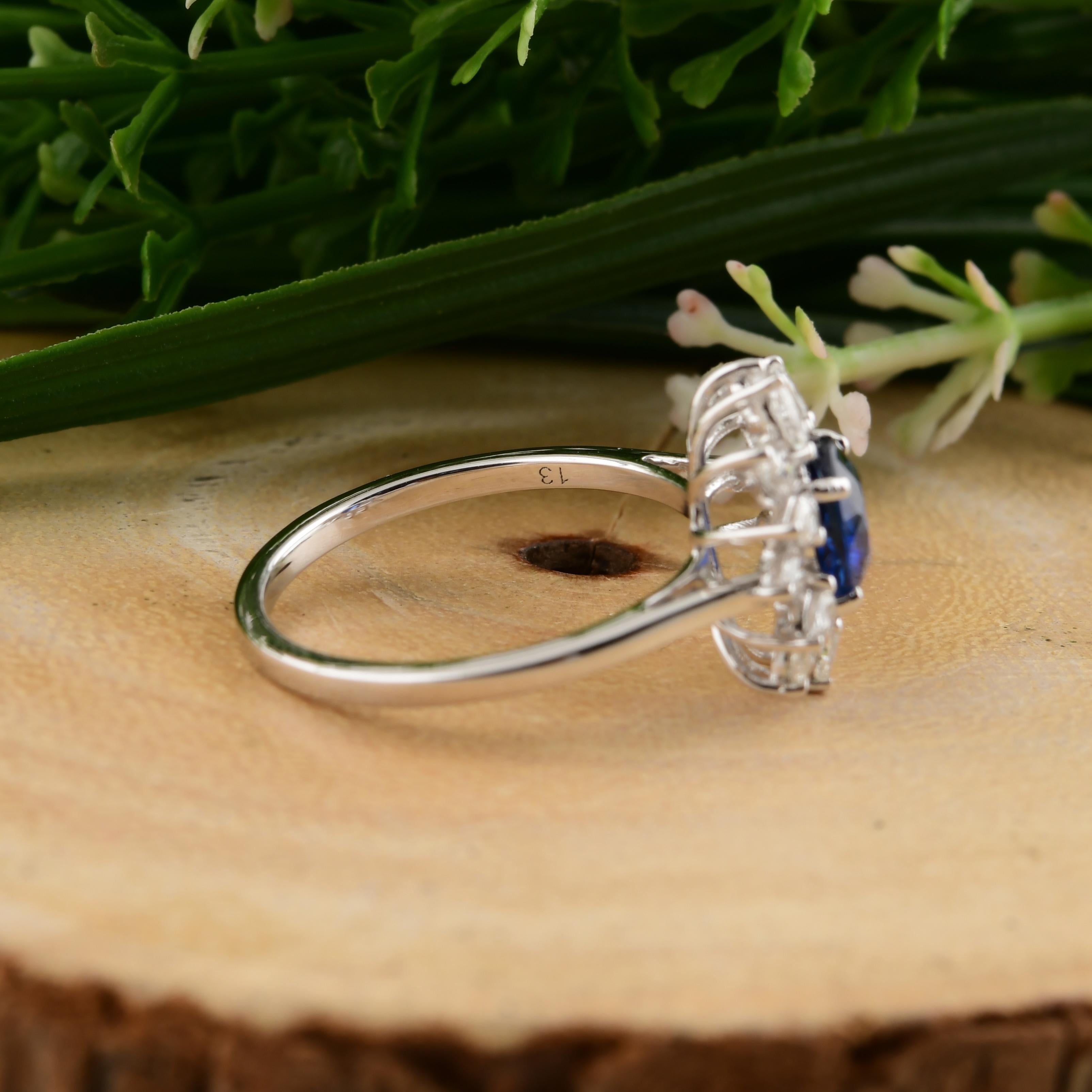 For Sale:  1.13 Carat Blue Sapphire 0.68 Ct SI/H Diamond Cocktail Ring 18 Karat White Gold 8