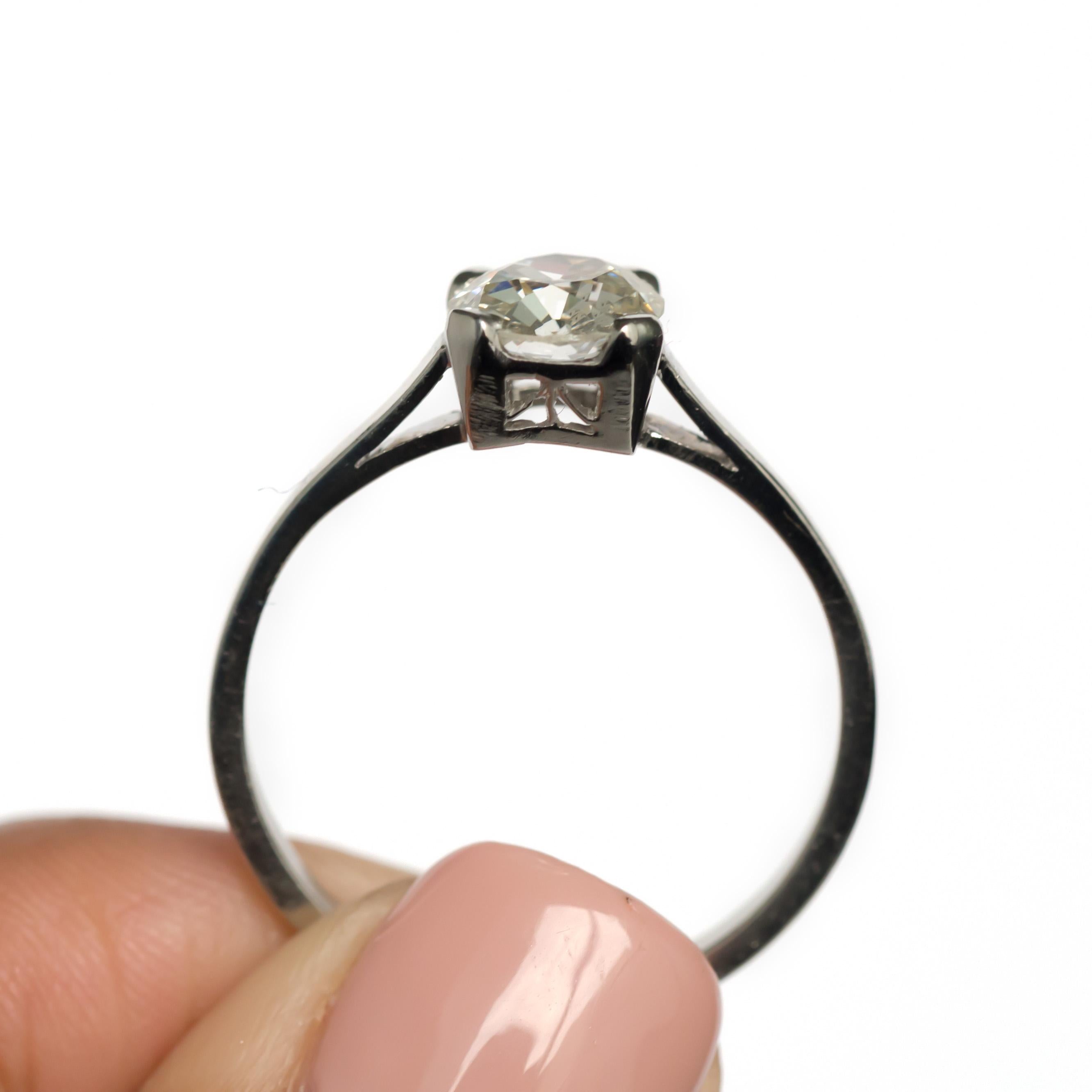 Bague de fiançailles en platine avec diamant de 1,13 carat Pour femmes en vente