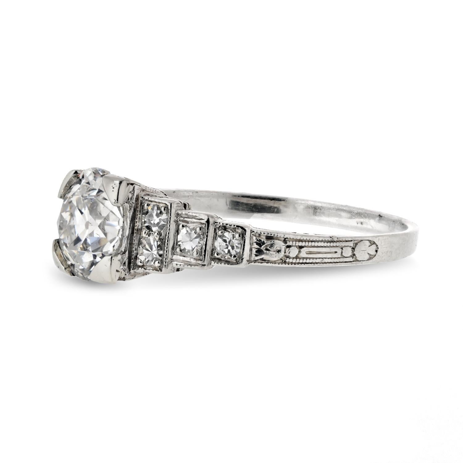 1.13 carat I/VS2 GIA Old European Cut Vintage Engagement Ring In Good Condition For Sale In New York, NY