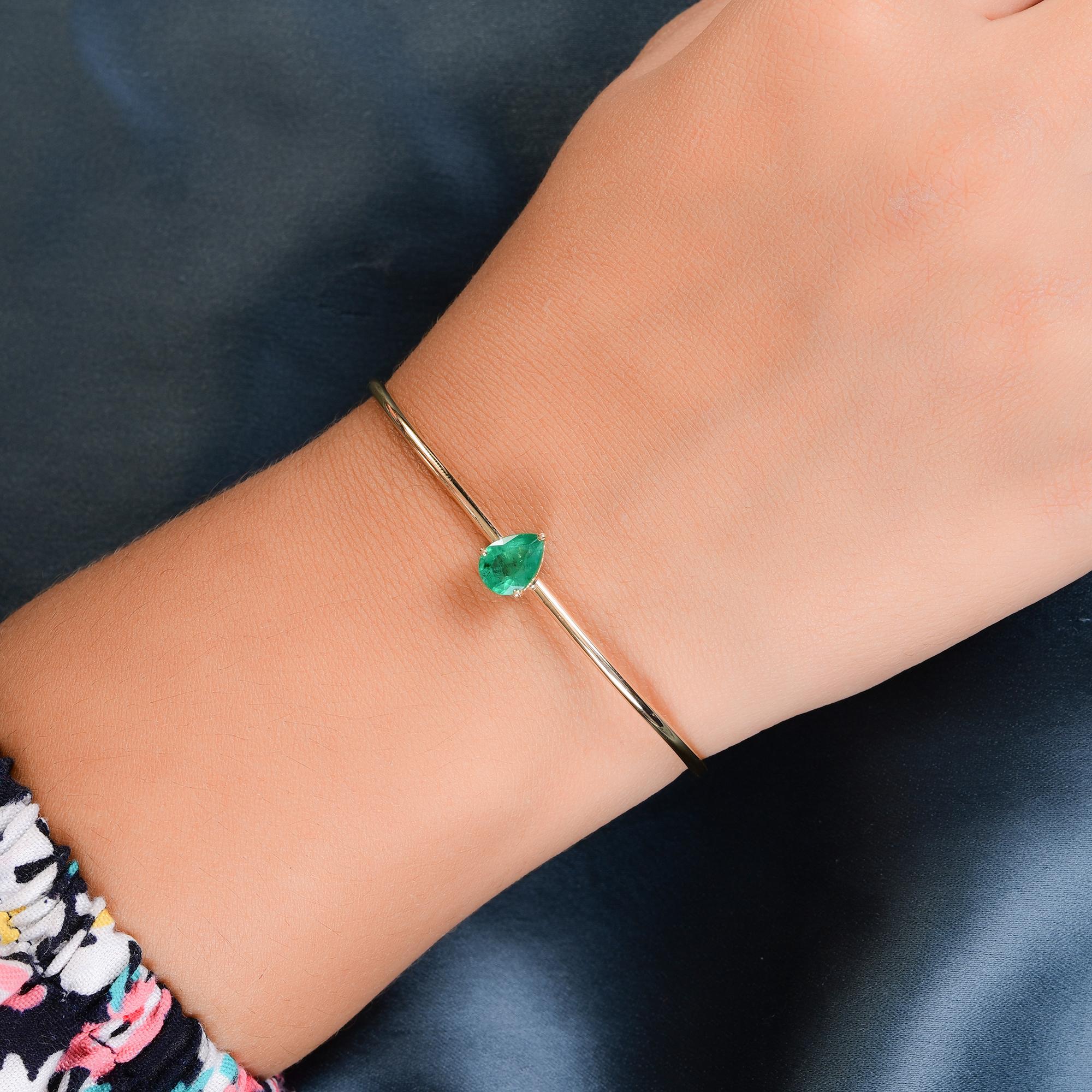 Moderne Bracelet jonc en or jaune 18 carats avec émeraudes de Zambie en poire de 1,13 carat en vente