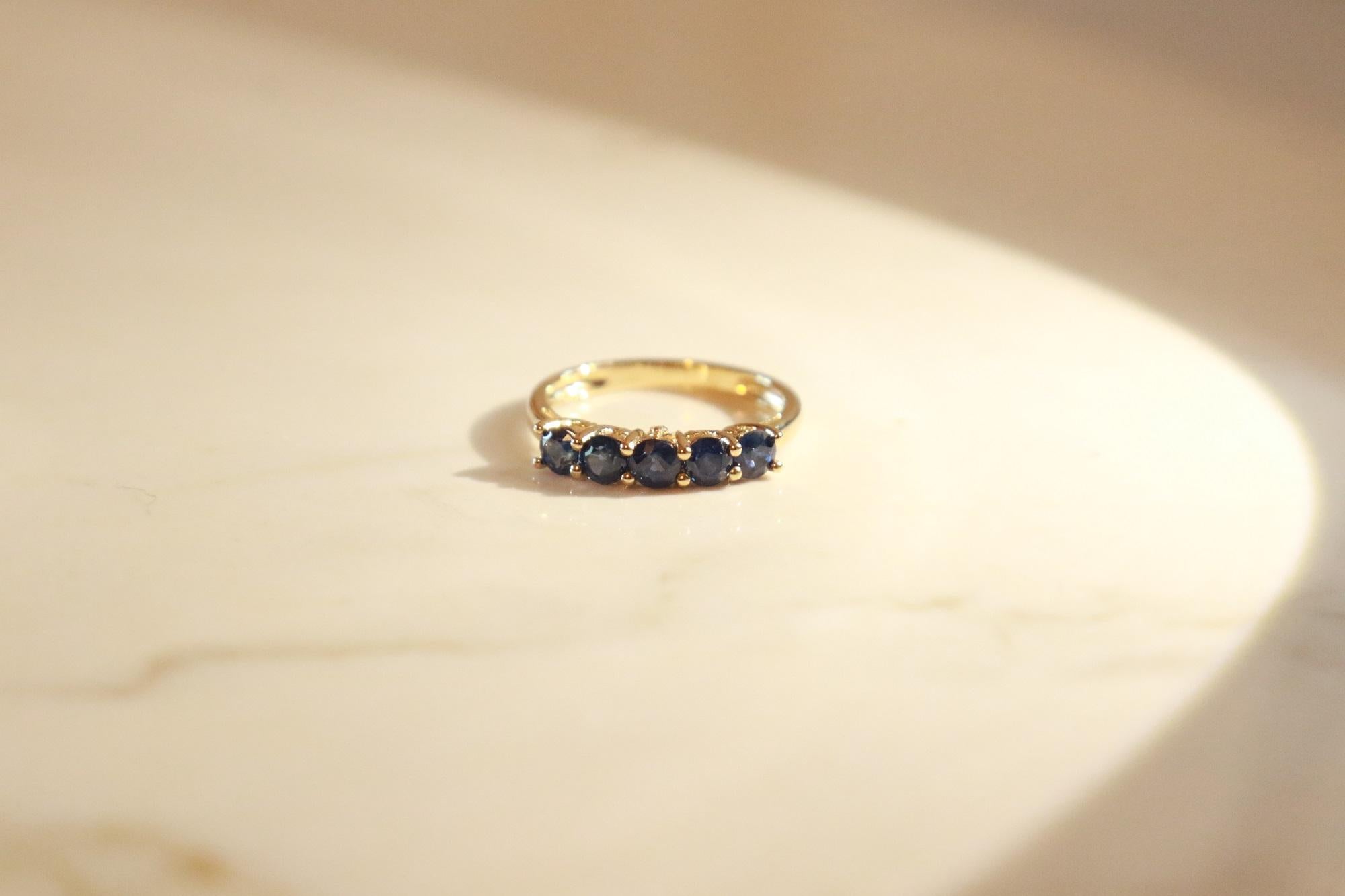 Art déco 1.13 Carat Round Cut Blue Sapphire Diamond Accents 14K Yellow Gold Ring en vente