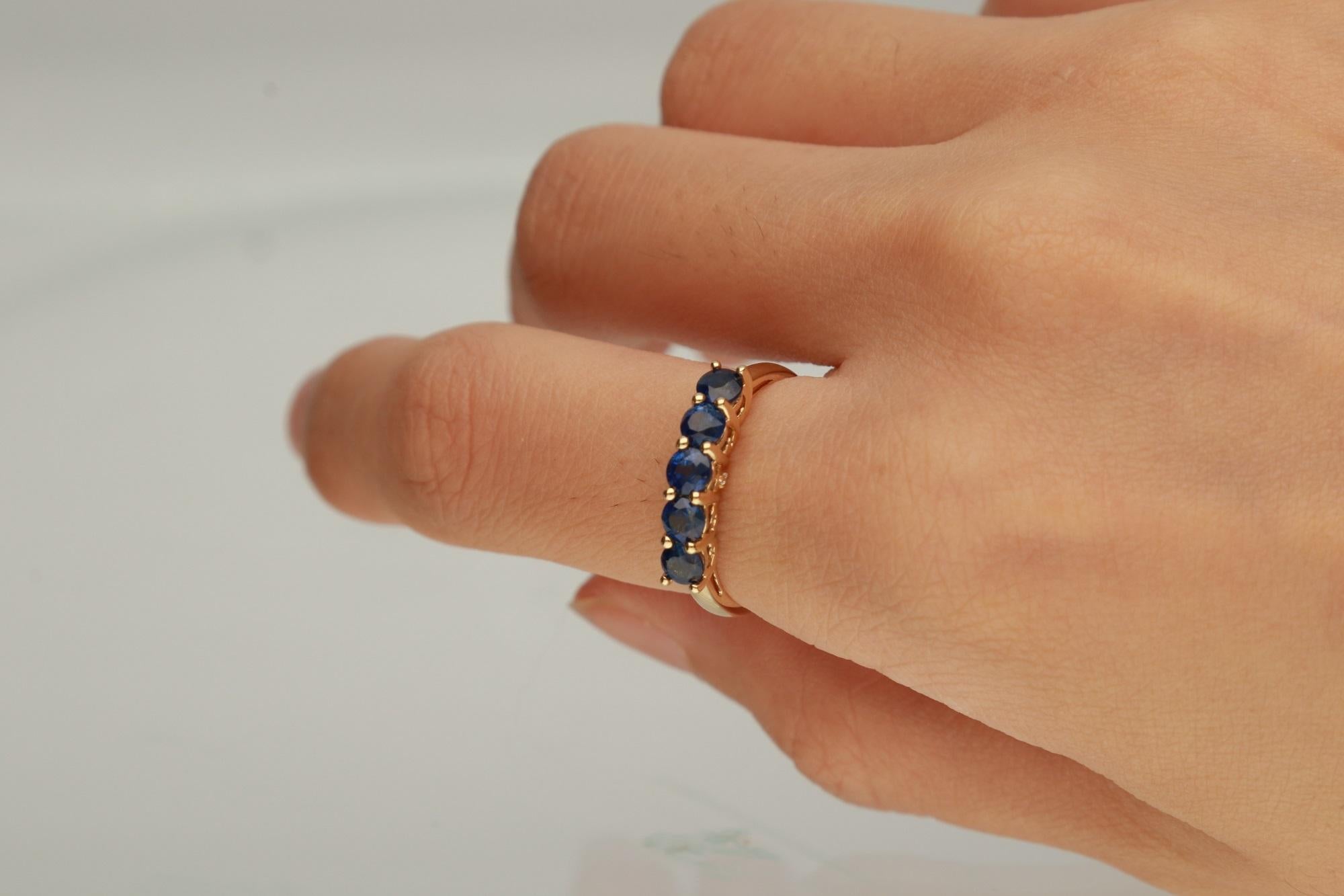 1.13 Carat Round Cut Blue Sapphire Diamond Accents 14K Yellow Gold Ring In New Condition For Sale In New York, NY