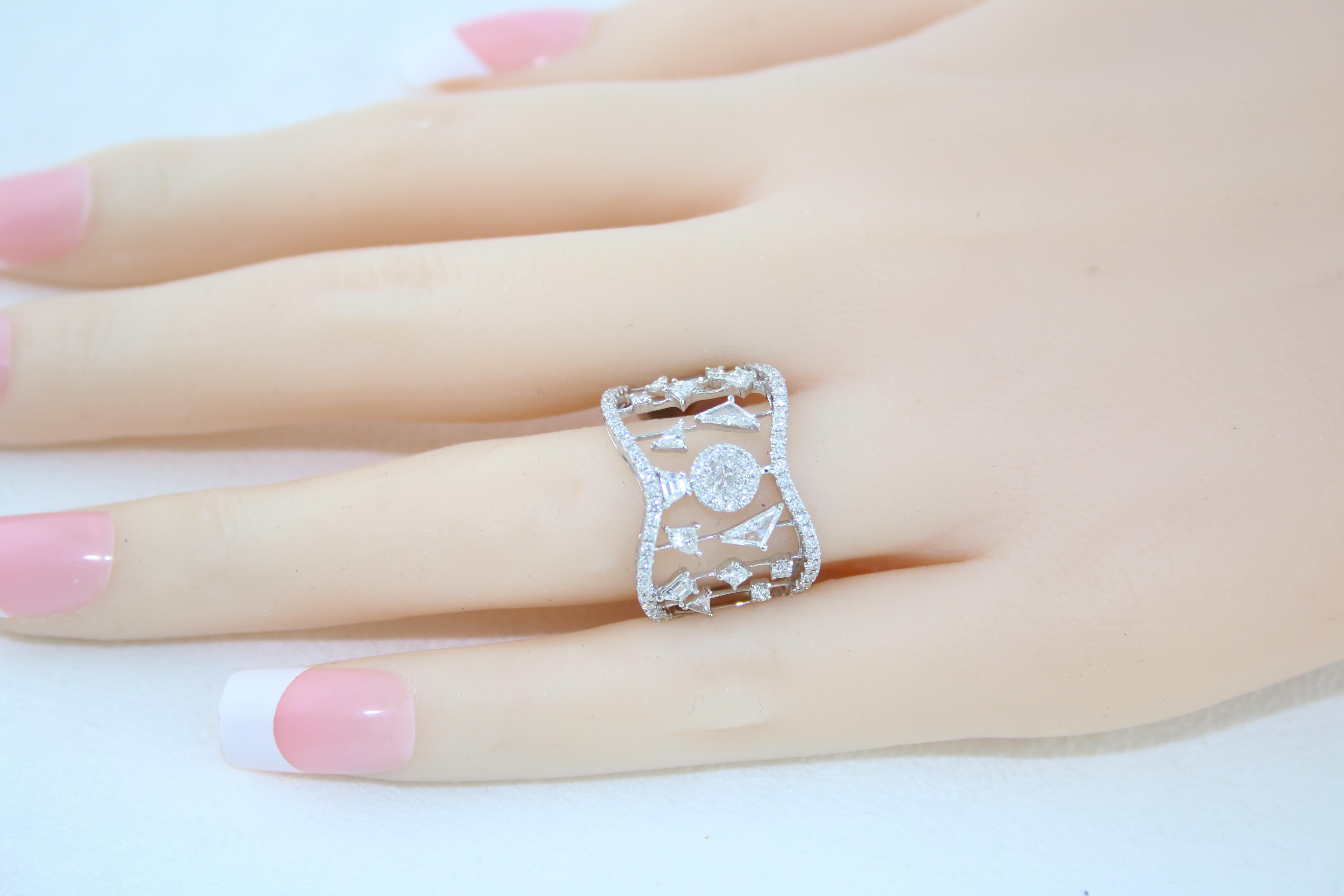 Women's 1.13 Carat Geometric Diamonds on Bars Gold Ring For Sale