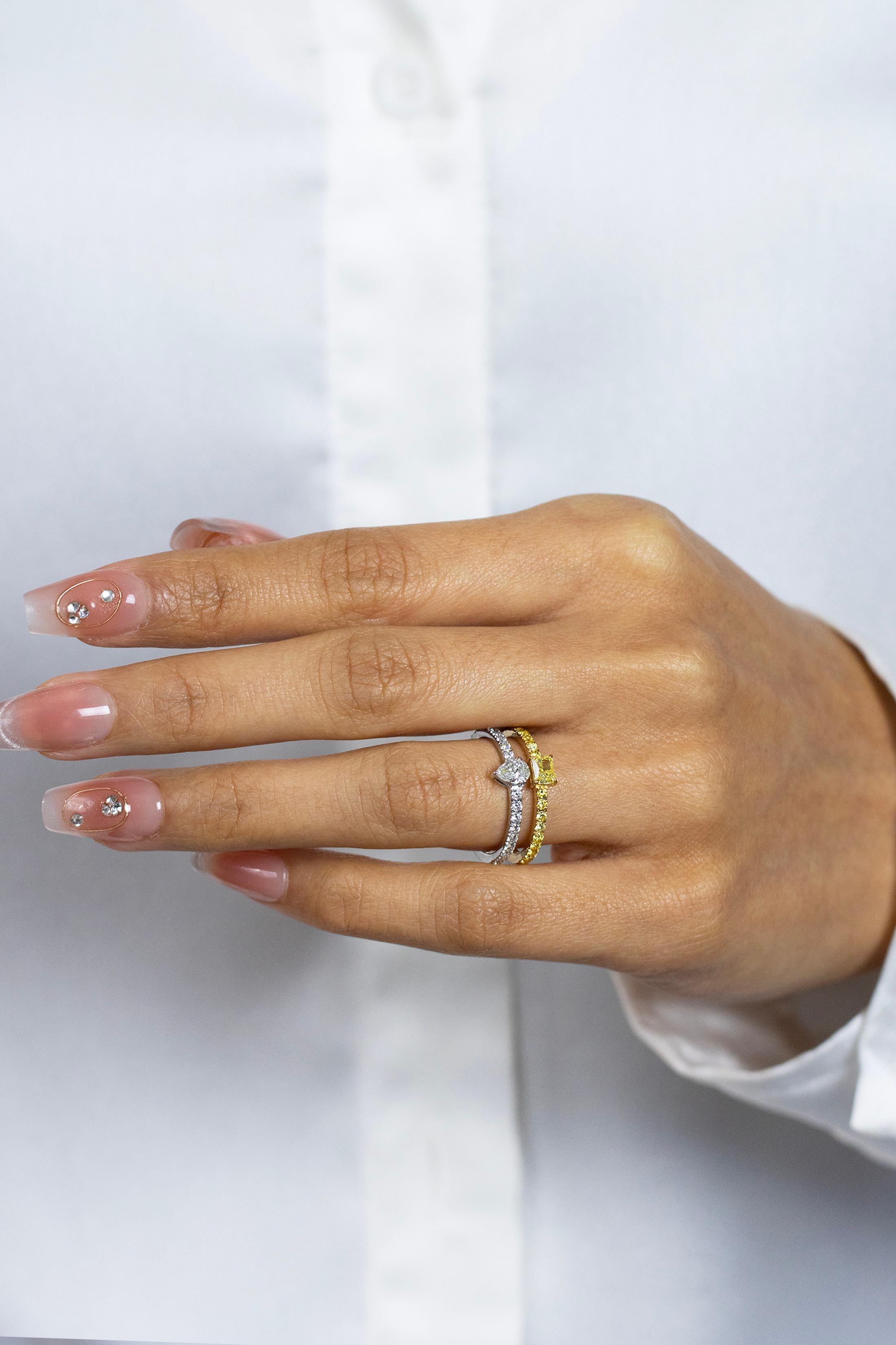 Bague à la mode double anneau de diamants blancs et de couleur fantaisie de 1,13 carat au total Neuf - En vente à New York, NY