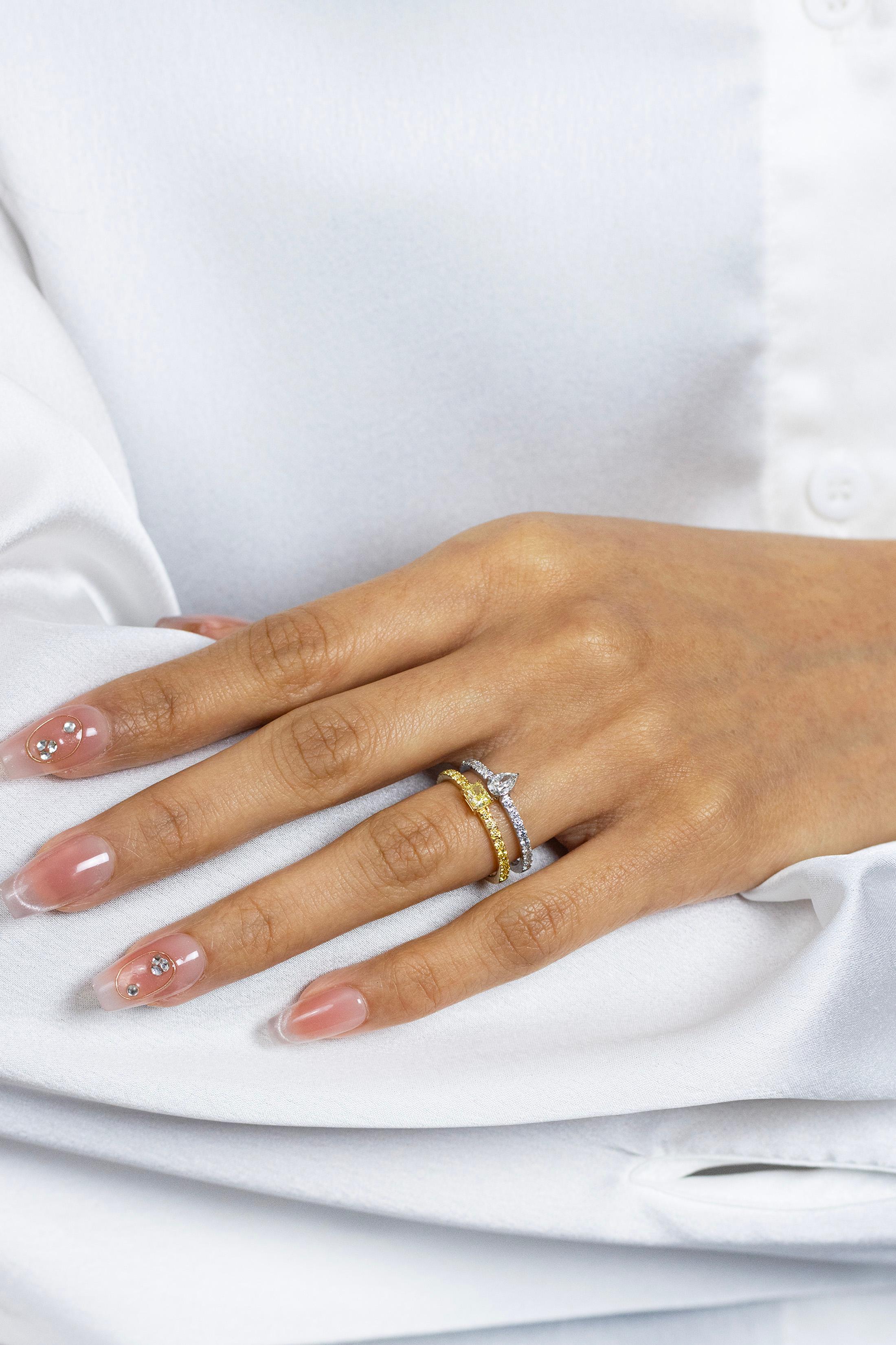 Bague à la mode double anneau de diamants blancs et de couleur fantaisie de 1,13 carat au total Pour femmes en vente