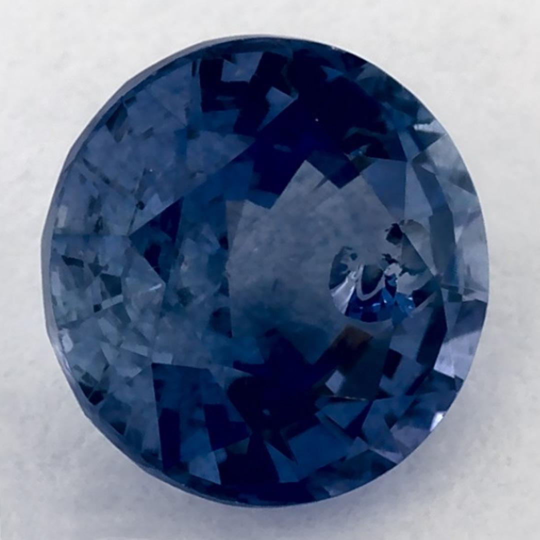 Dieser natürliche blaue Saphir bietet Eleganz und Raffinesse. Mit seiner satten Farbsättigung und seinem präzisen Schliff ist er das perfekte Herzstück für einen Verlobungsring oder ein luxuriöses Schmuckdesign.

Dieser Saphir stammt aus Sri Lanka