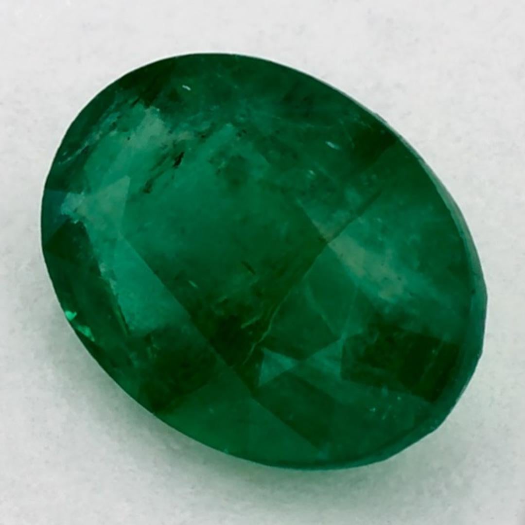D'un vert éclatant, la pierre de naissance du mois de mai symbolise le renouveau de la croissance printanière. 

Explorez la vibrante collection d'émeraudes, de rubis et de saphirs de notre magasin, disponibles sous forme de pierres précieuses en
