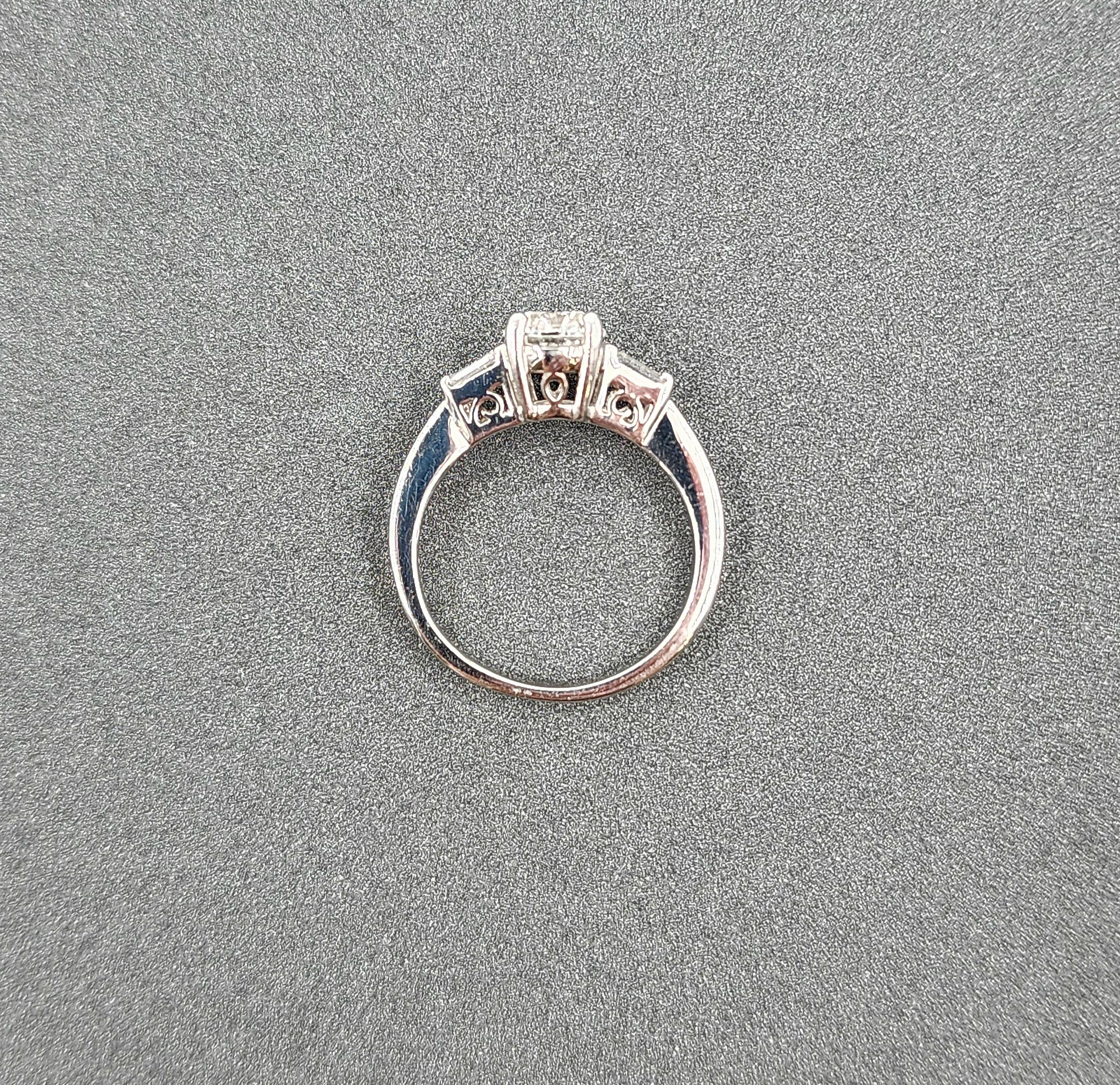 Women's or Men's 1.13 ct Platinum Diamond Ring For Sale