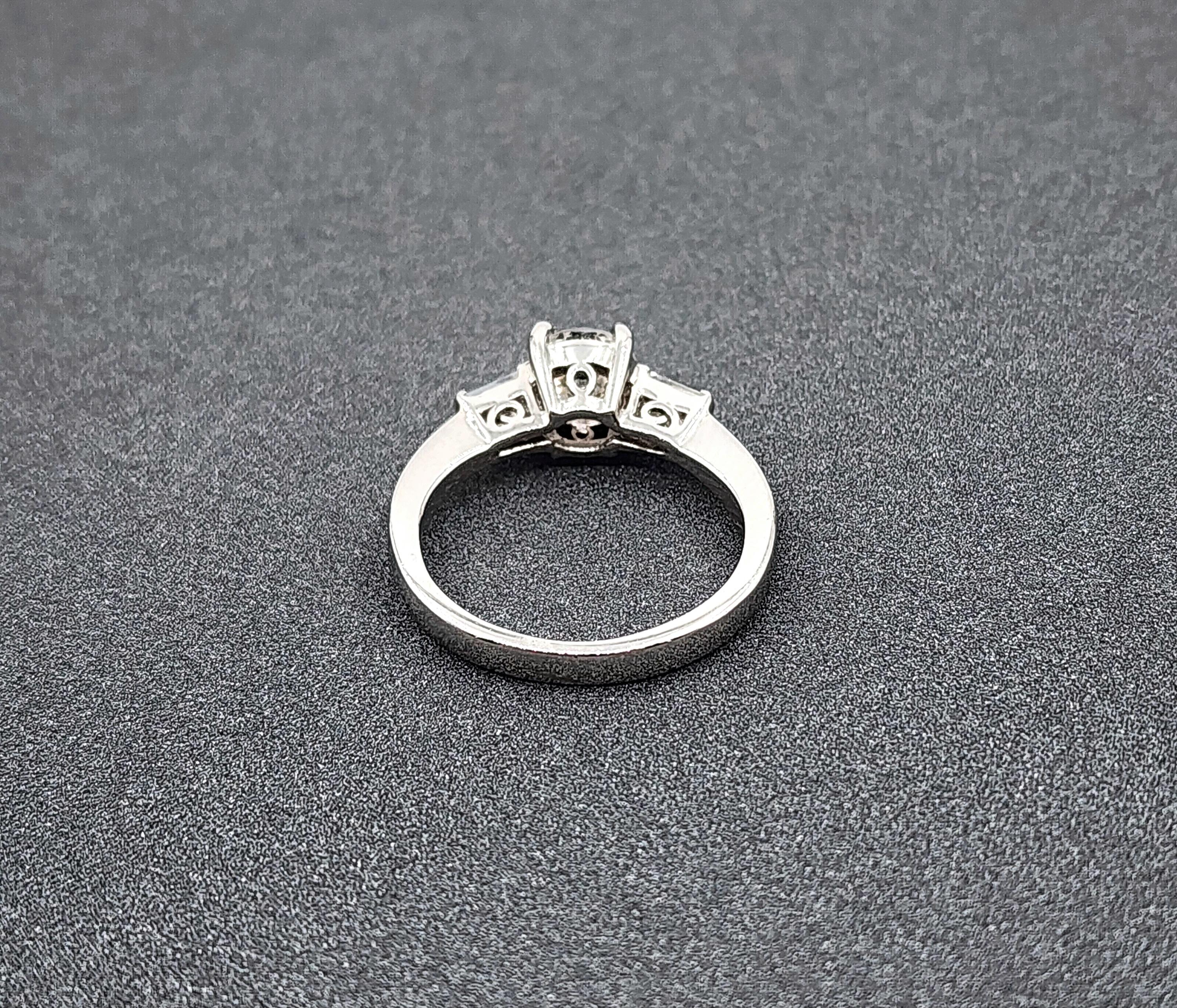 1.13 ct Platinum Diamond Ring For Sale 2