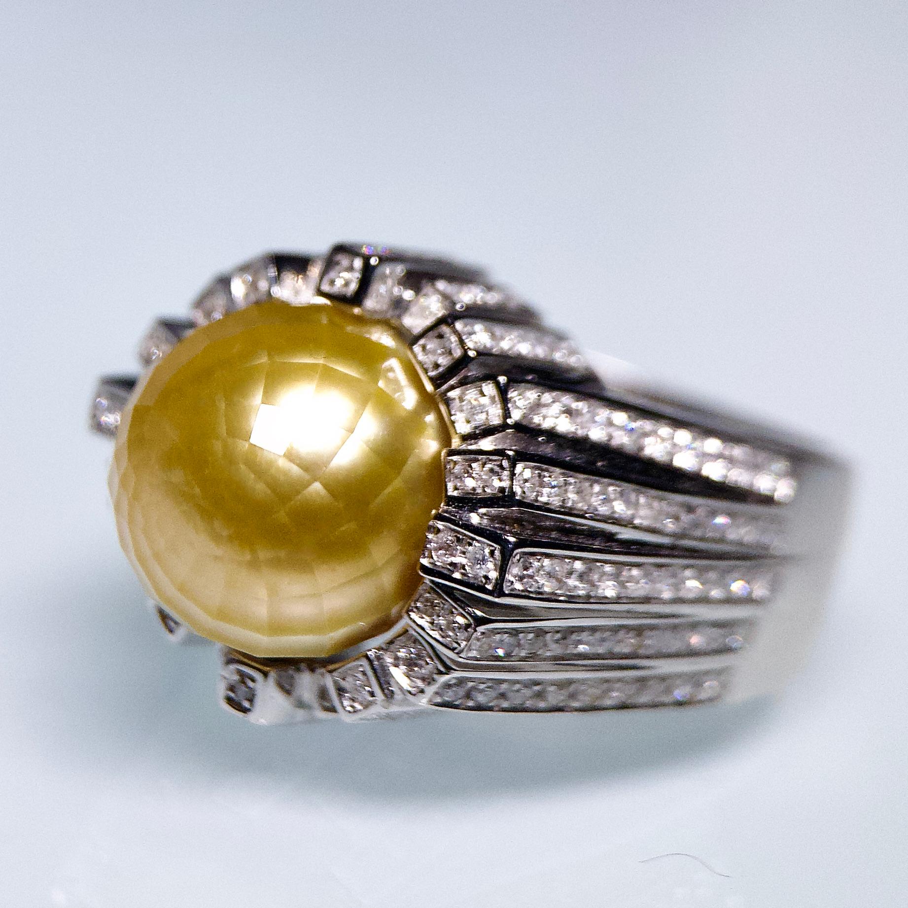 Eostre Weißgoldring mit facettierter goldener Südseeperle und Diamant  im Zustand „Neu“ im Angebot in Melbourne, AU