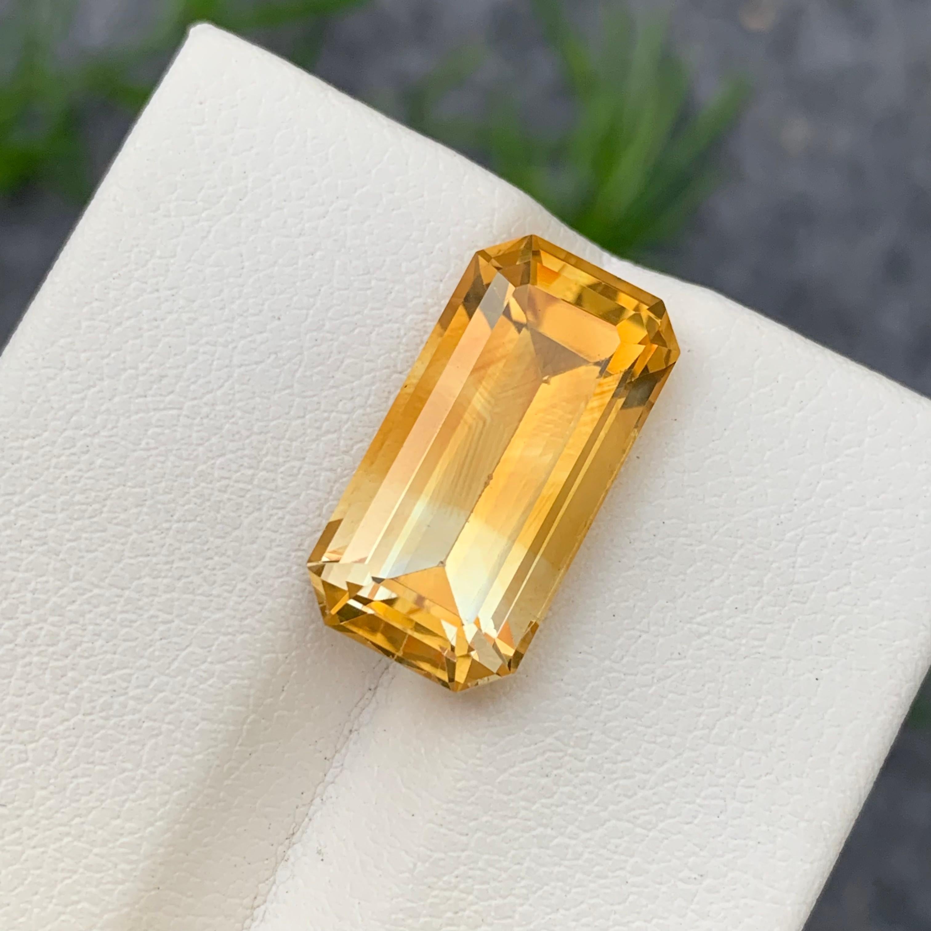 11.30 Carat Natural Loose Bicolor Yellow Citrine Emerald Cut For Pendant Jewelry In New Condition For Sale In Peshawar, PK