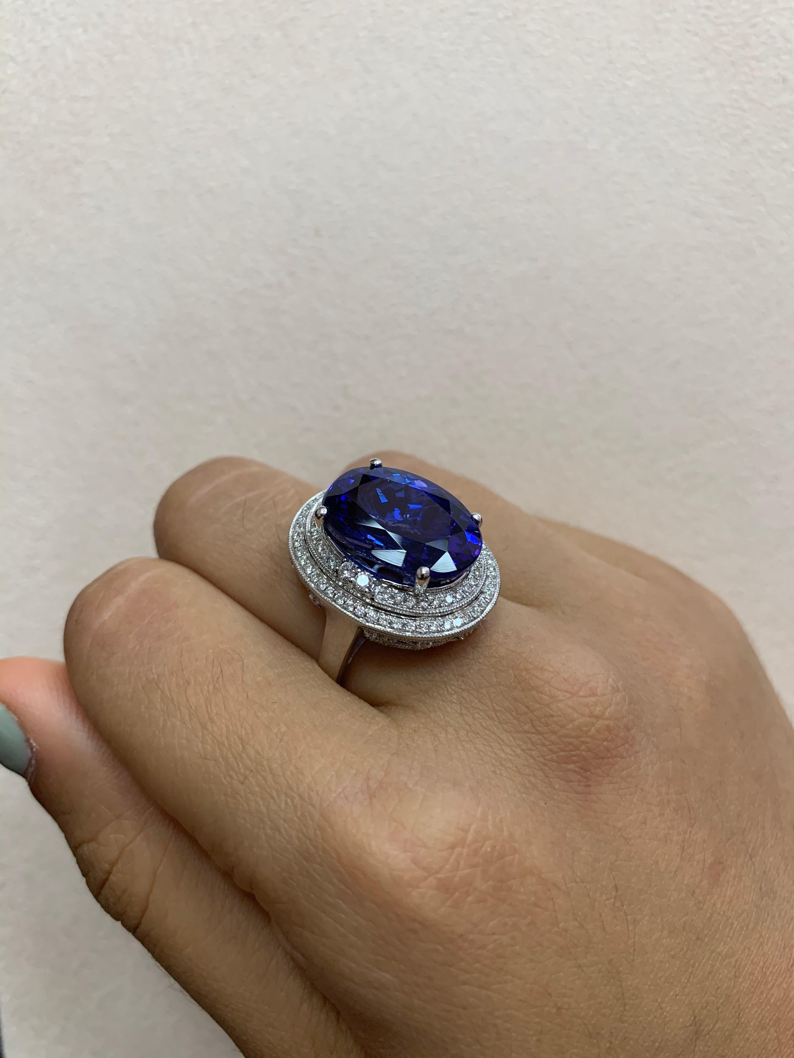 11.3 Carat Tanzanite and White Diamond Ring in 18 Karat White Gold In New Condition For Sale In Hong Kong, HK