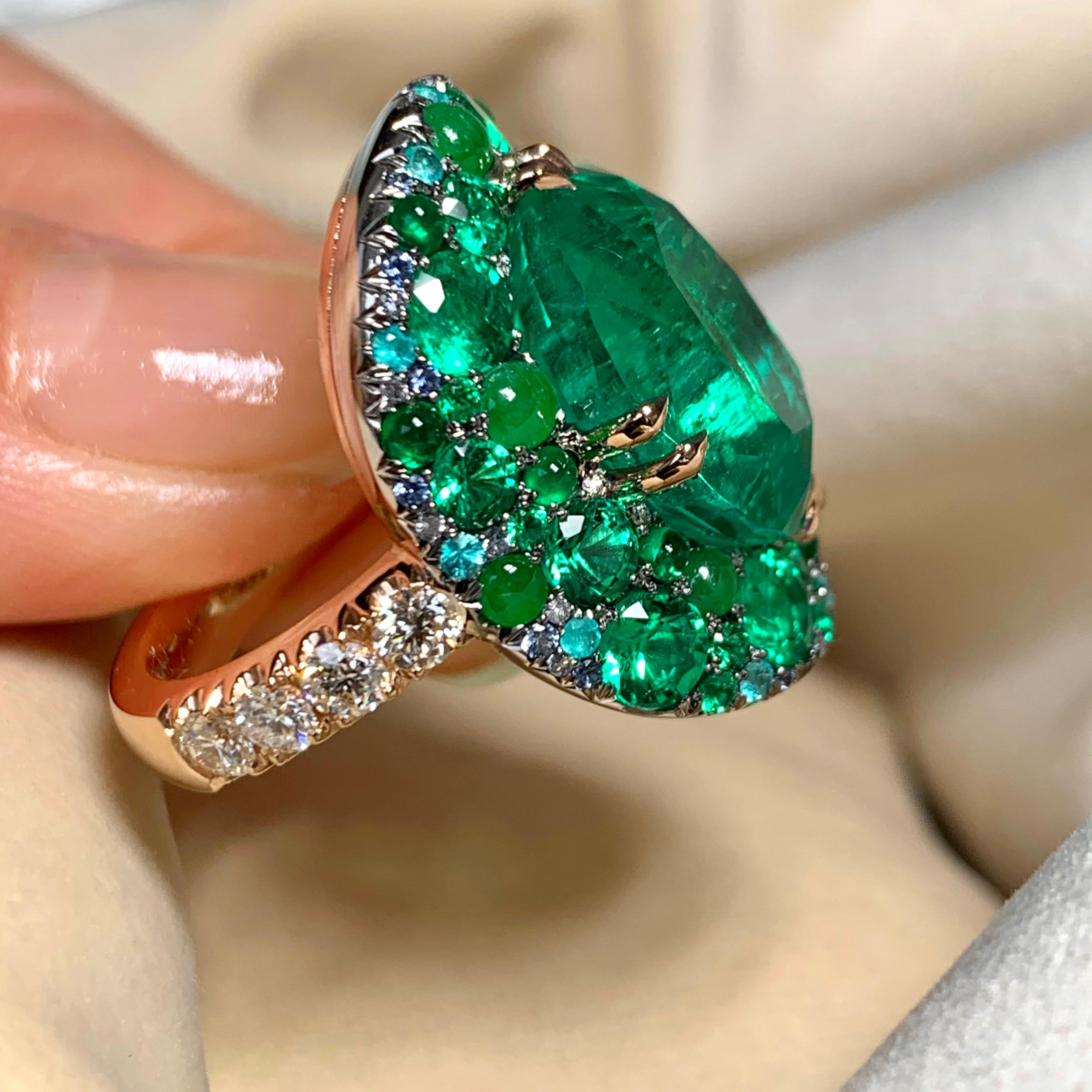 11.30 Ct. Colombian Emerald Burmese Jadeite Paraiba Tourmaline Blue Diamond Ring In New Condition In Antwerp, BE