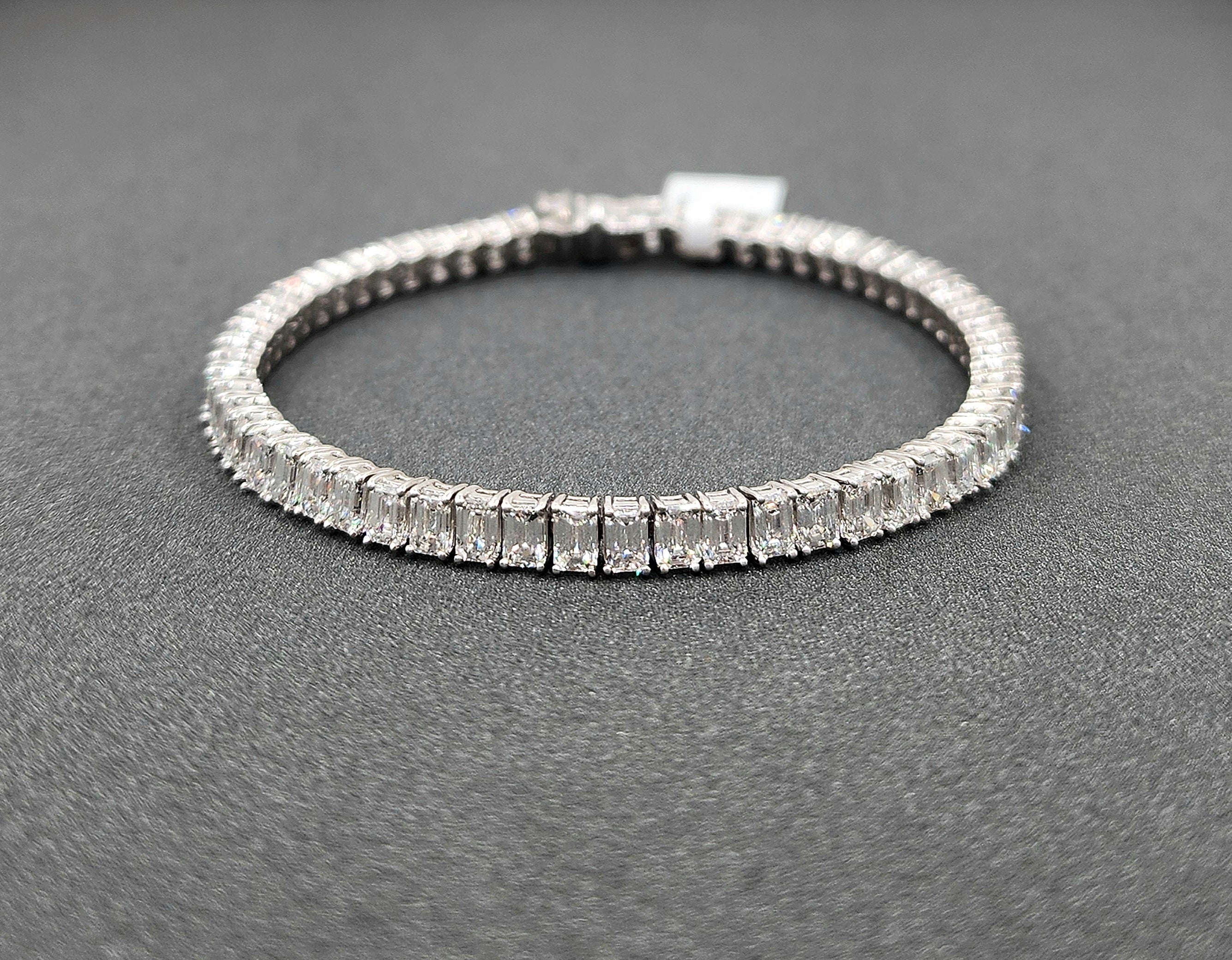 Pulsera tipo «tennis» de platino con diamantes de corte esmeralda de 11.30 ct