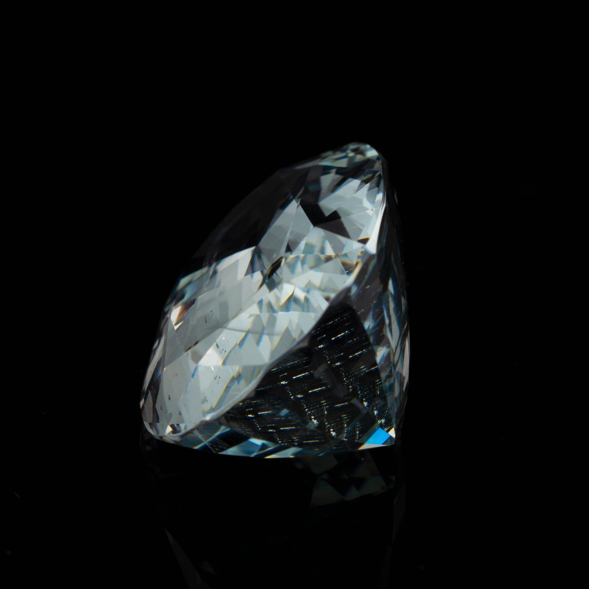 113.03 Carat Oval Cut Aquamarine From Brazil In New Condition For Sale In New York, NY