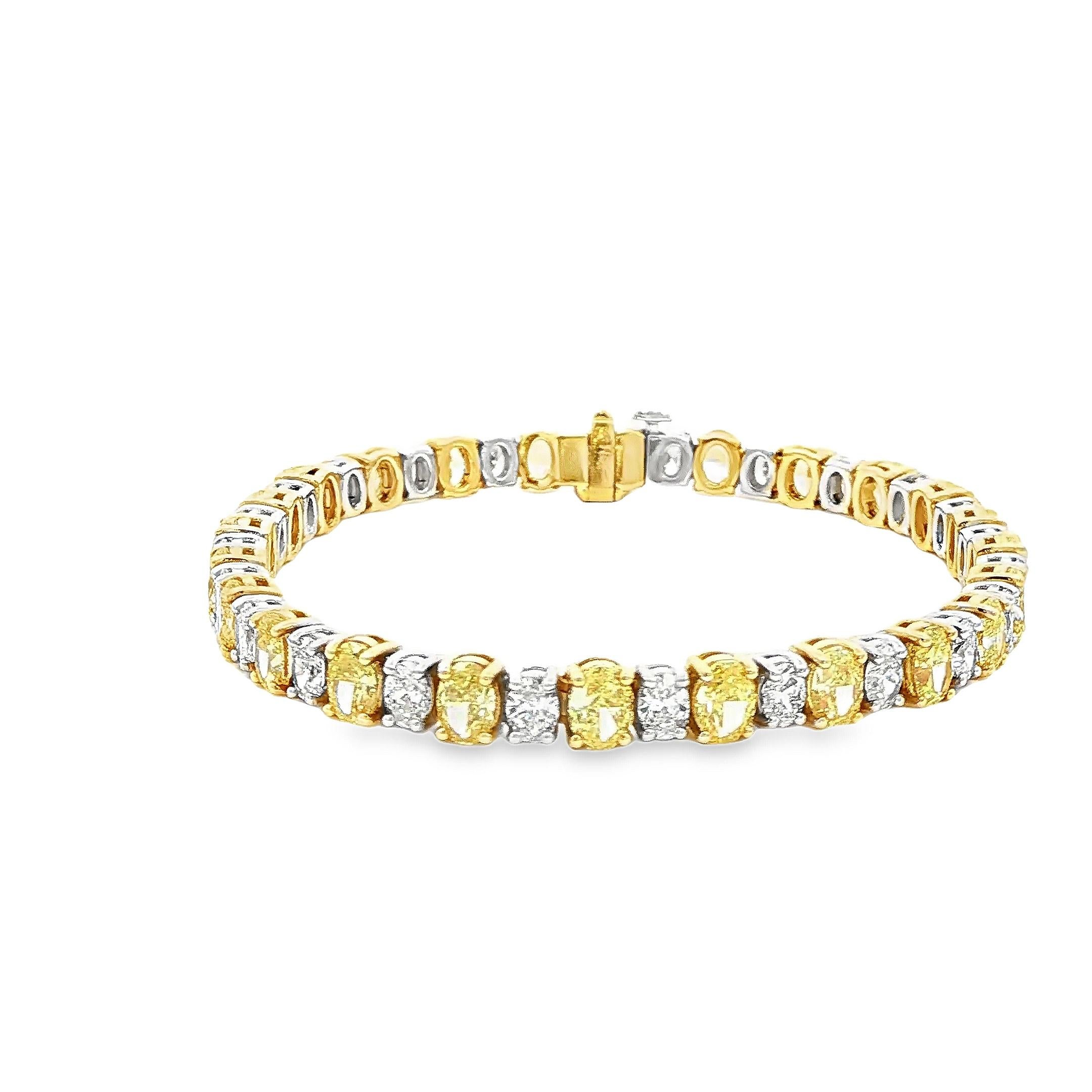 Taille ovale 11.30Ctw. Bracelet en or bicolore 18 carats alternant diamants jaunes et ovales fantaisie en vente