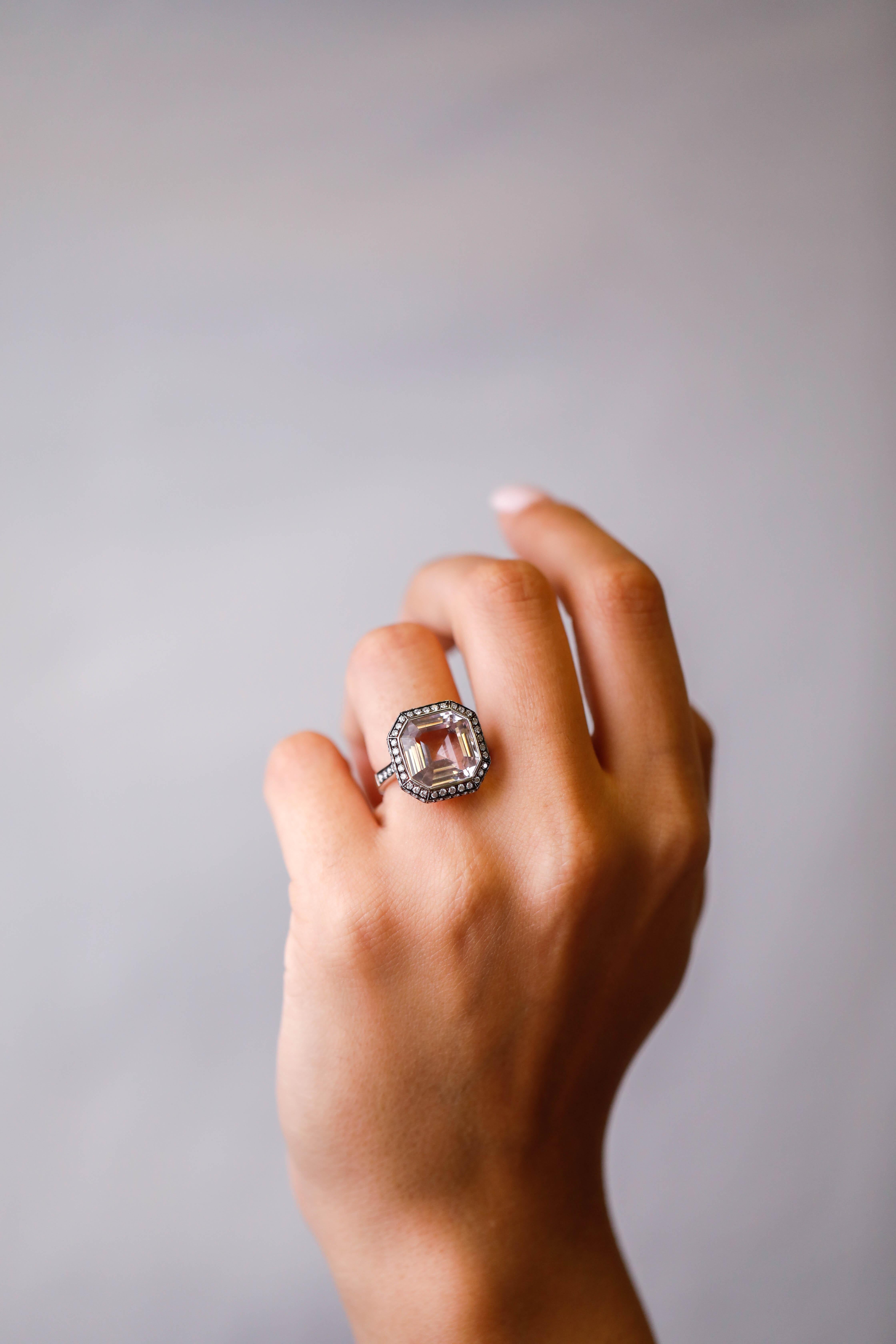 11,31 Karat Strahlenschliff Kunzit Diamant Akzent Doppelrahmen 18k Gold Cocktail-Ring im Zustand „Neu“ in New York, NY
