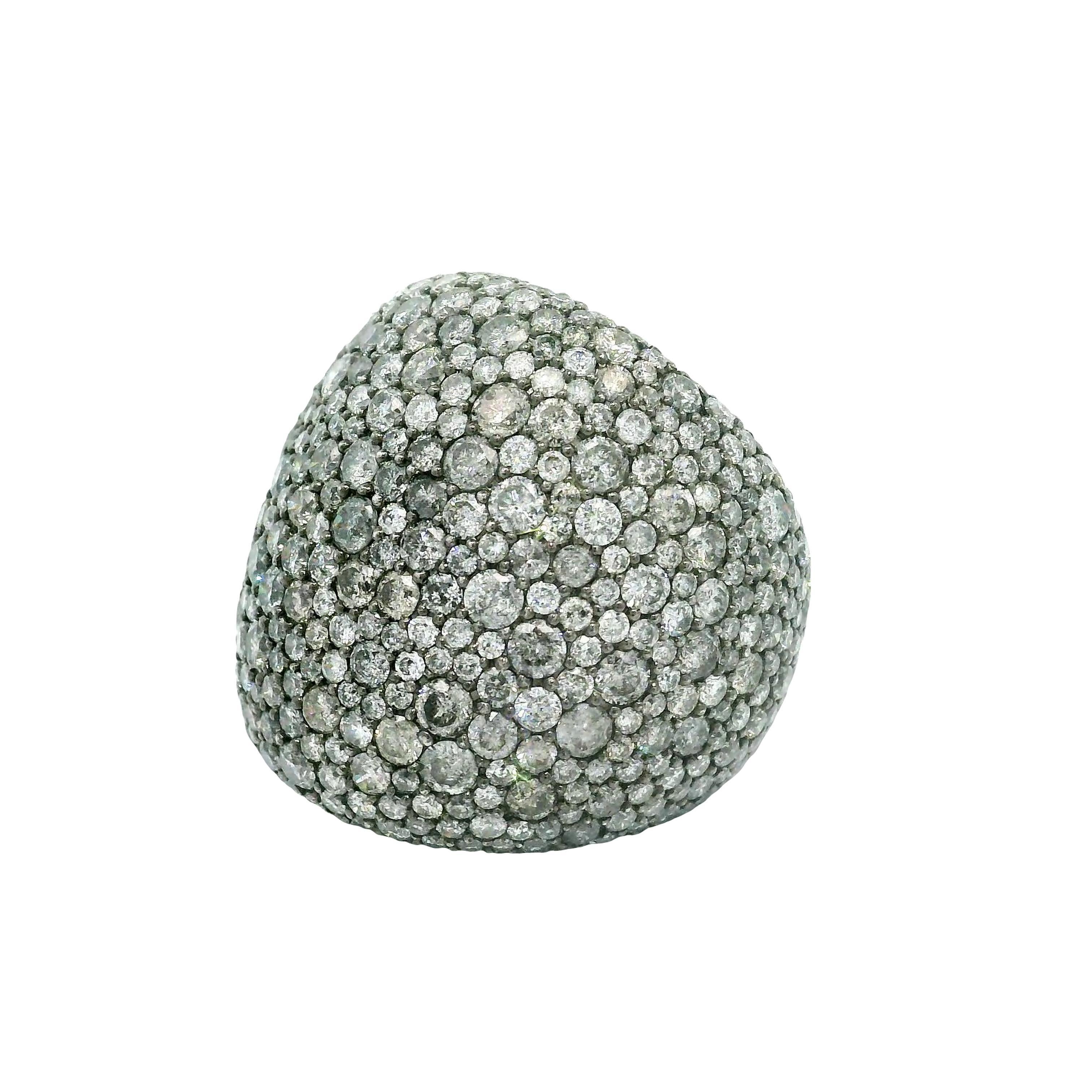 Contemporain 11.32 Carat Diamond Pave 18k White Gold Wide Dome Band Ring (bague à large dôme en or blanc) en vente