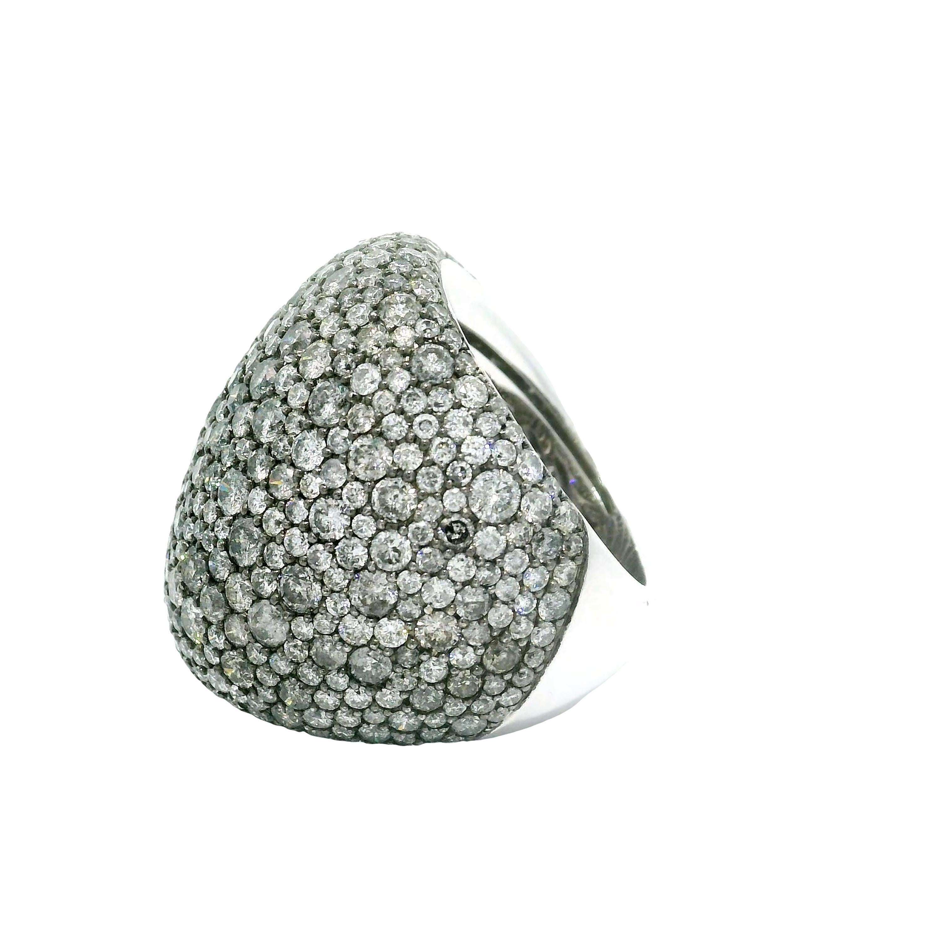 11.32 Carat Diamond Pave 18k White Gold Wide Dome Band Ring (bague à large dôme en or blanc) Excellent état - En vente à Beverly Hills, CA