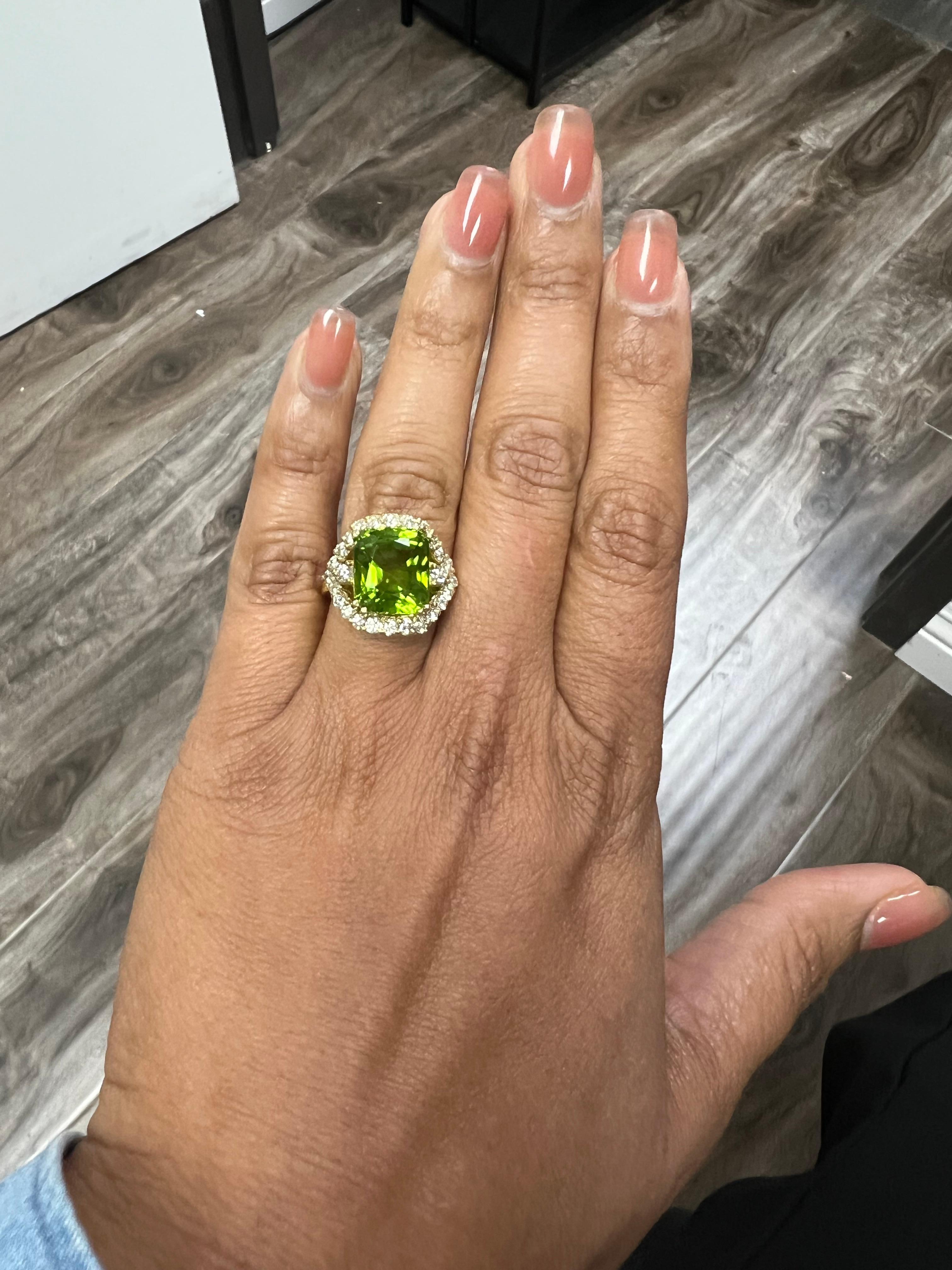 11.32 Carat Peridot Diamond 18 Karat Yellow Gold Bridal Ring For Sale 4