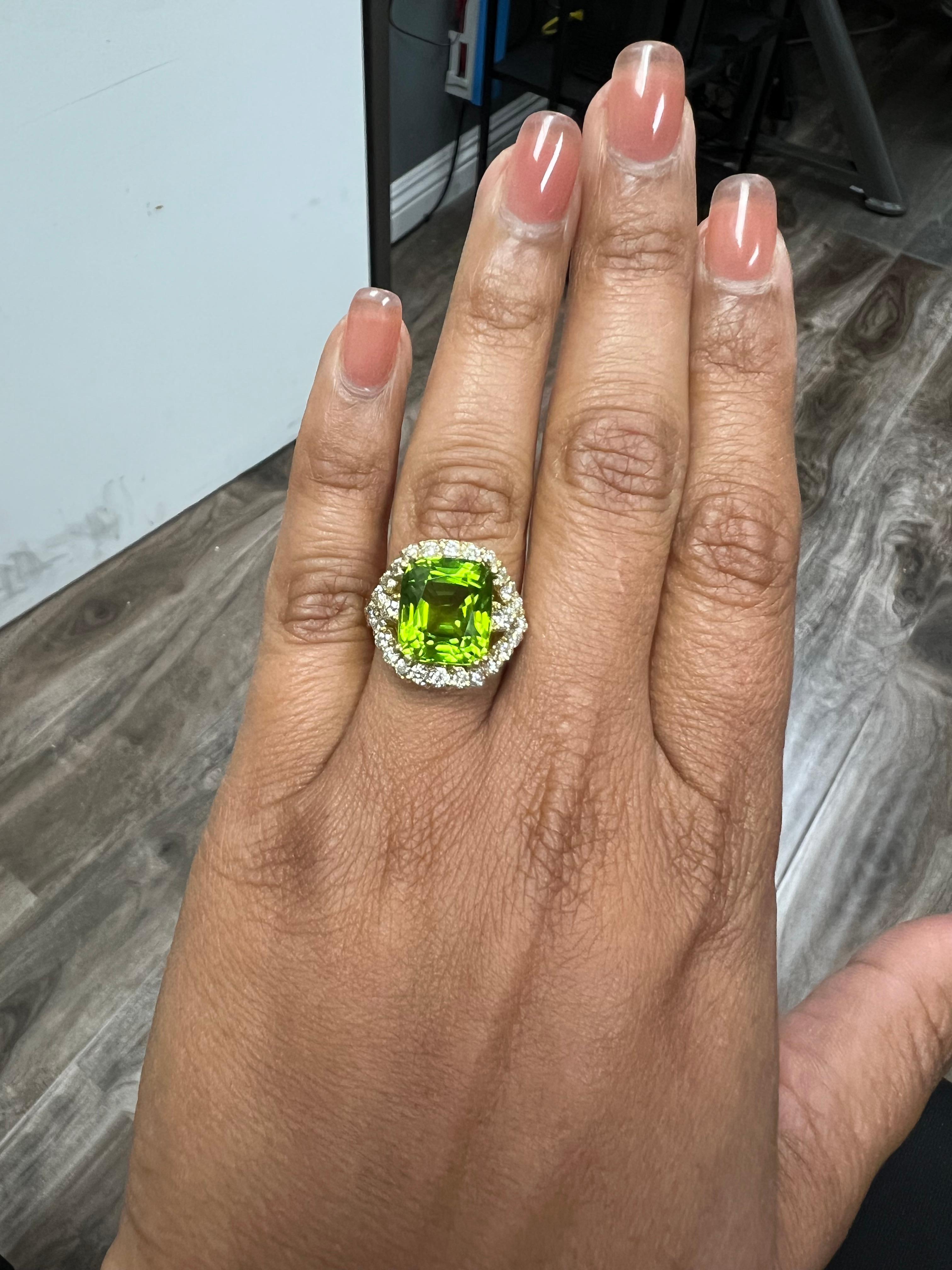 11.32 Carat Peridot Diamond 18 Karat Yellow Gold Bridal Ring For Sale 5