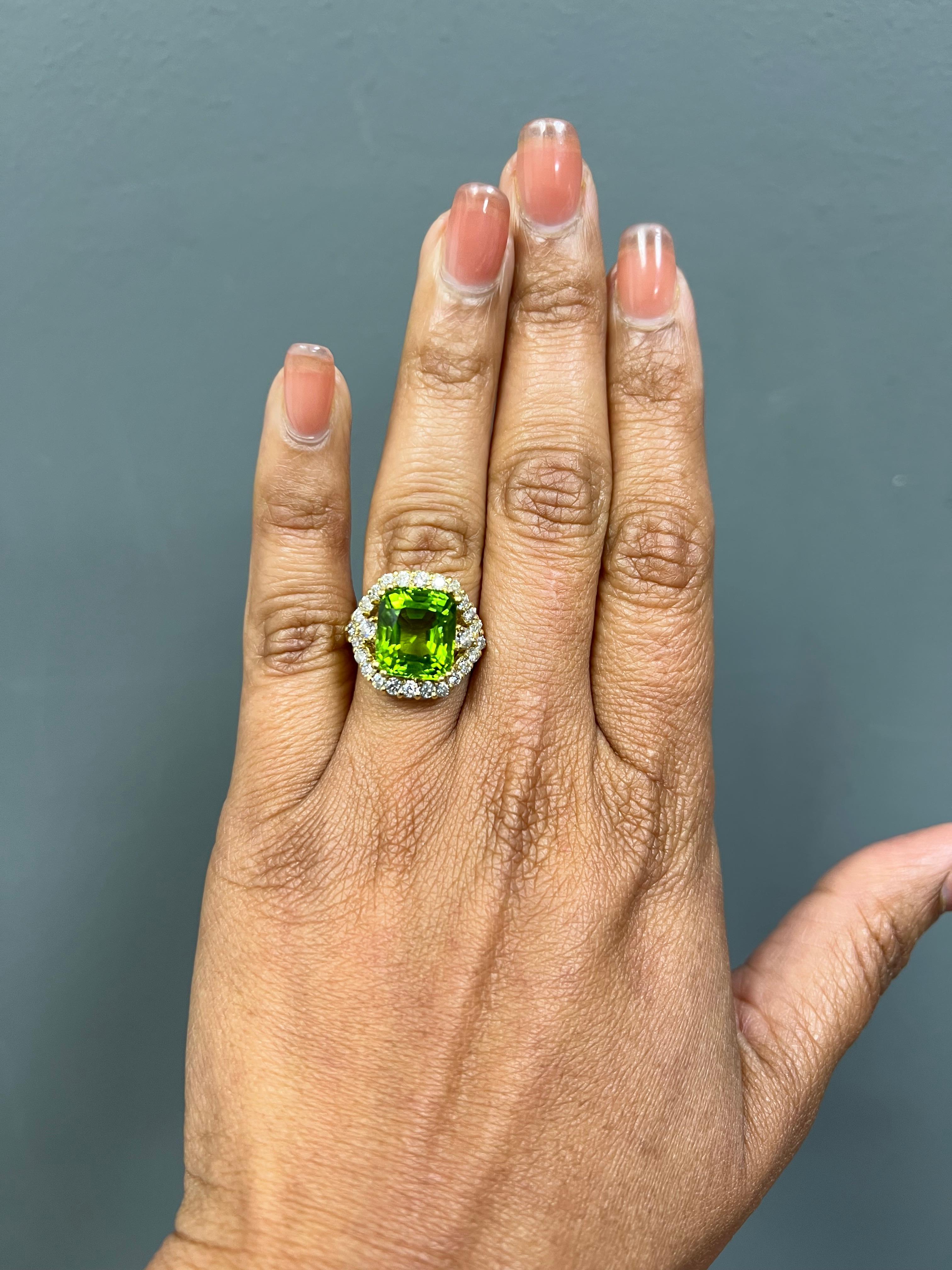 11.32 Carat Peridot Diamond 18 Karat Yellow Gold Bridal Ring For Sale 6