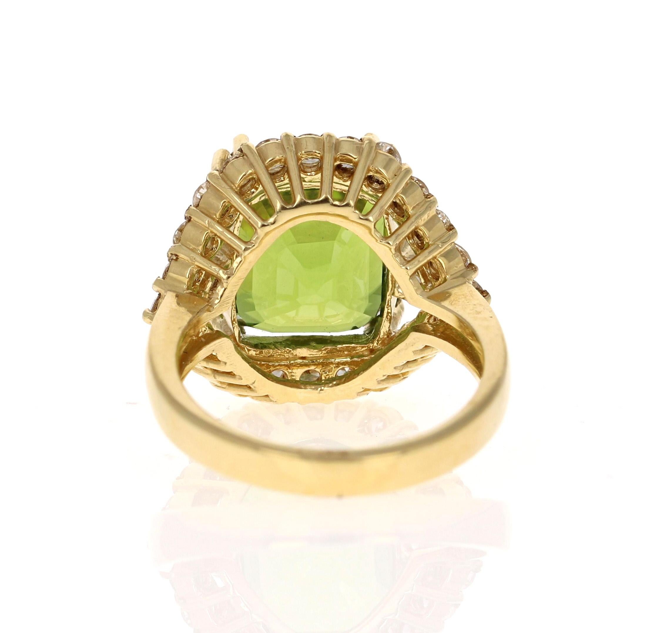 Women's 11.32 Carat Peridot Diamond 18 Karat Yellow Gold Bridal Ring For Sale