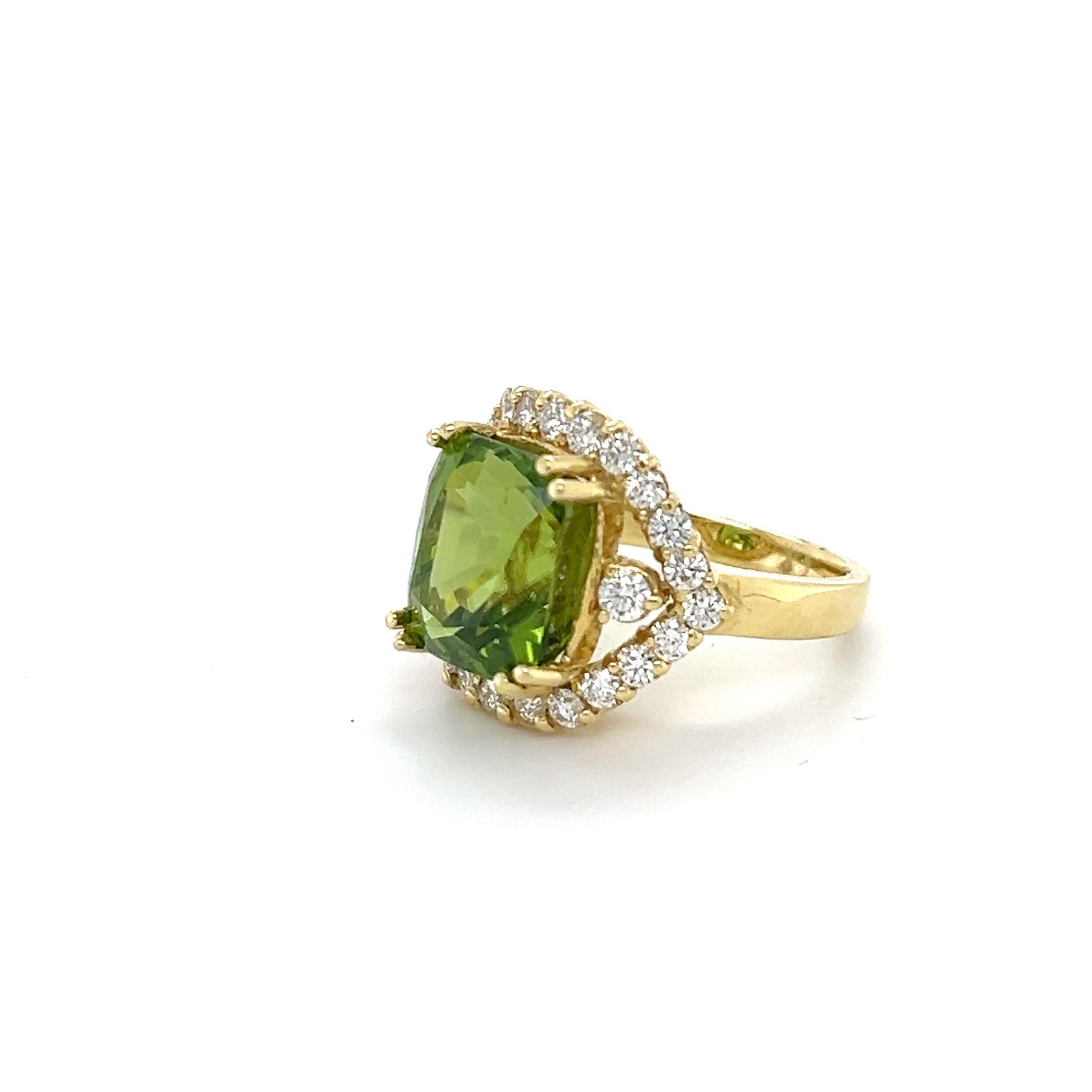 11.32 Carat Peridot Diamond 18 Karat Yellow Gold Bridal Ring For Sale 2