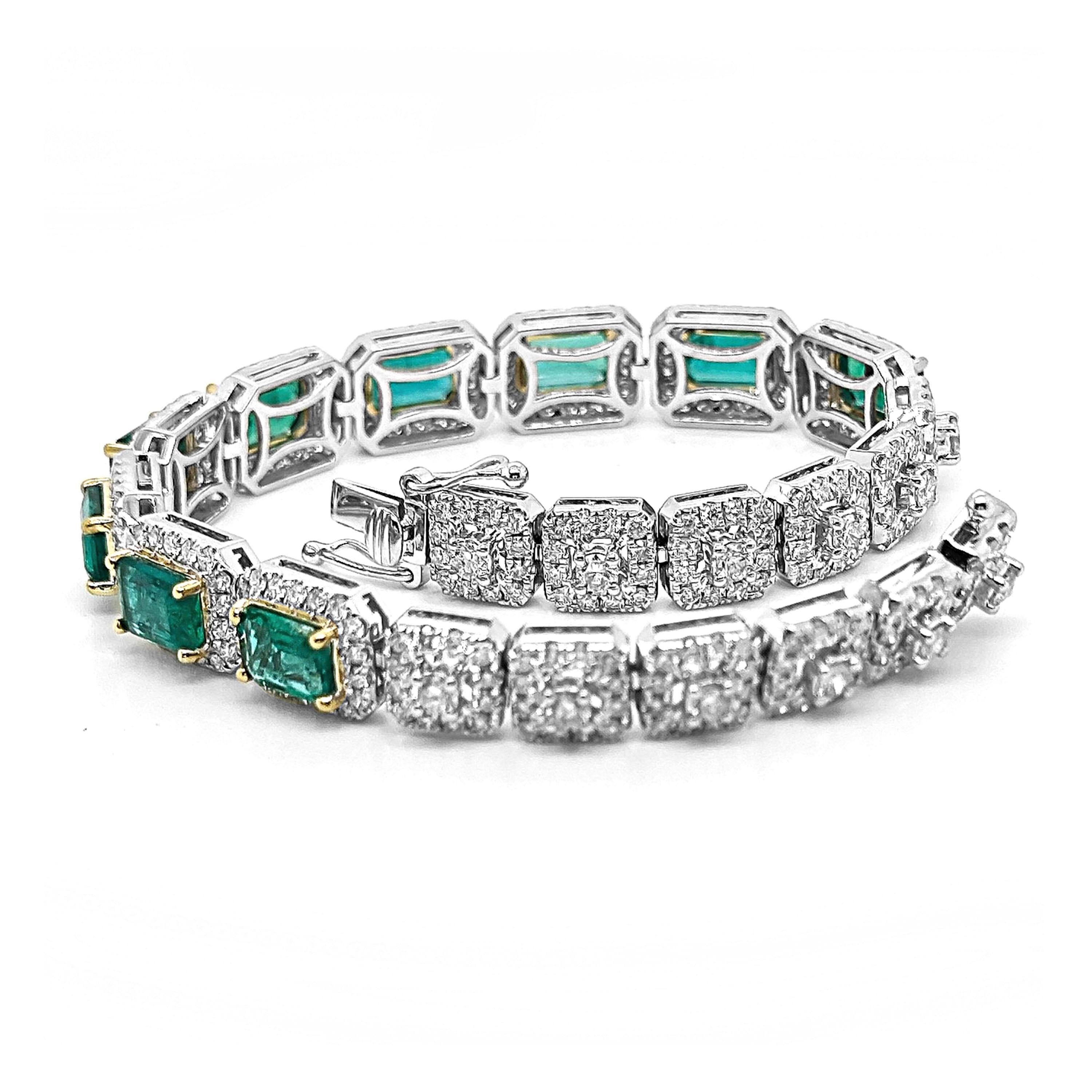 9 Emerald Gemstone: 7.21 Carats
318 White Round Diamonds: 4.11 Carats
Metal: 18K White Gold, 21.70 Grams

