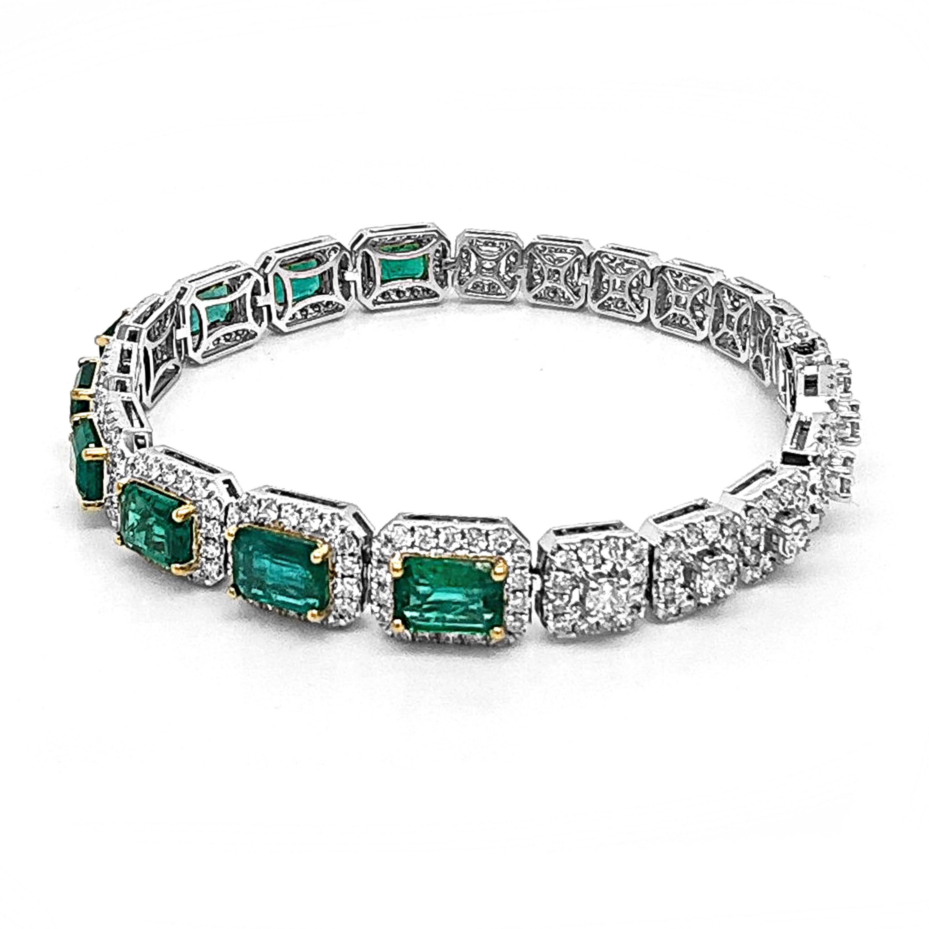 11.32 Carats Emerald and White Diamond White Gold Bracelet In New Condition For Sale In New York, NY