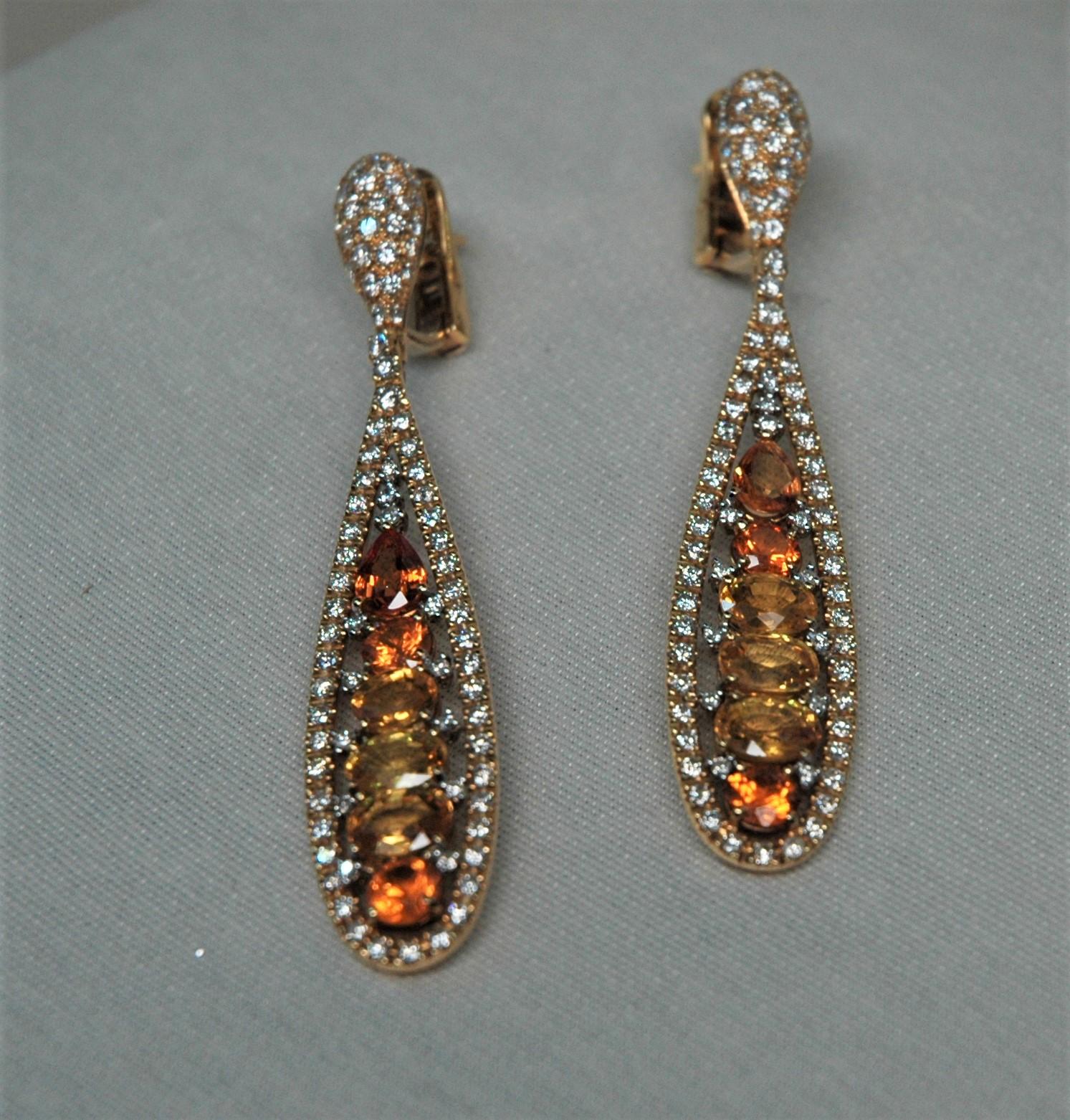Brilliant Cut 11.32 Carats Yellow Sapphires, 3.40 Carats Diamonds, Yellow Gold Drop Earrings For Sale
