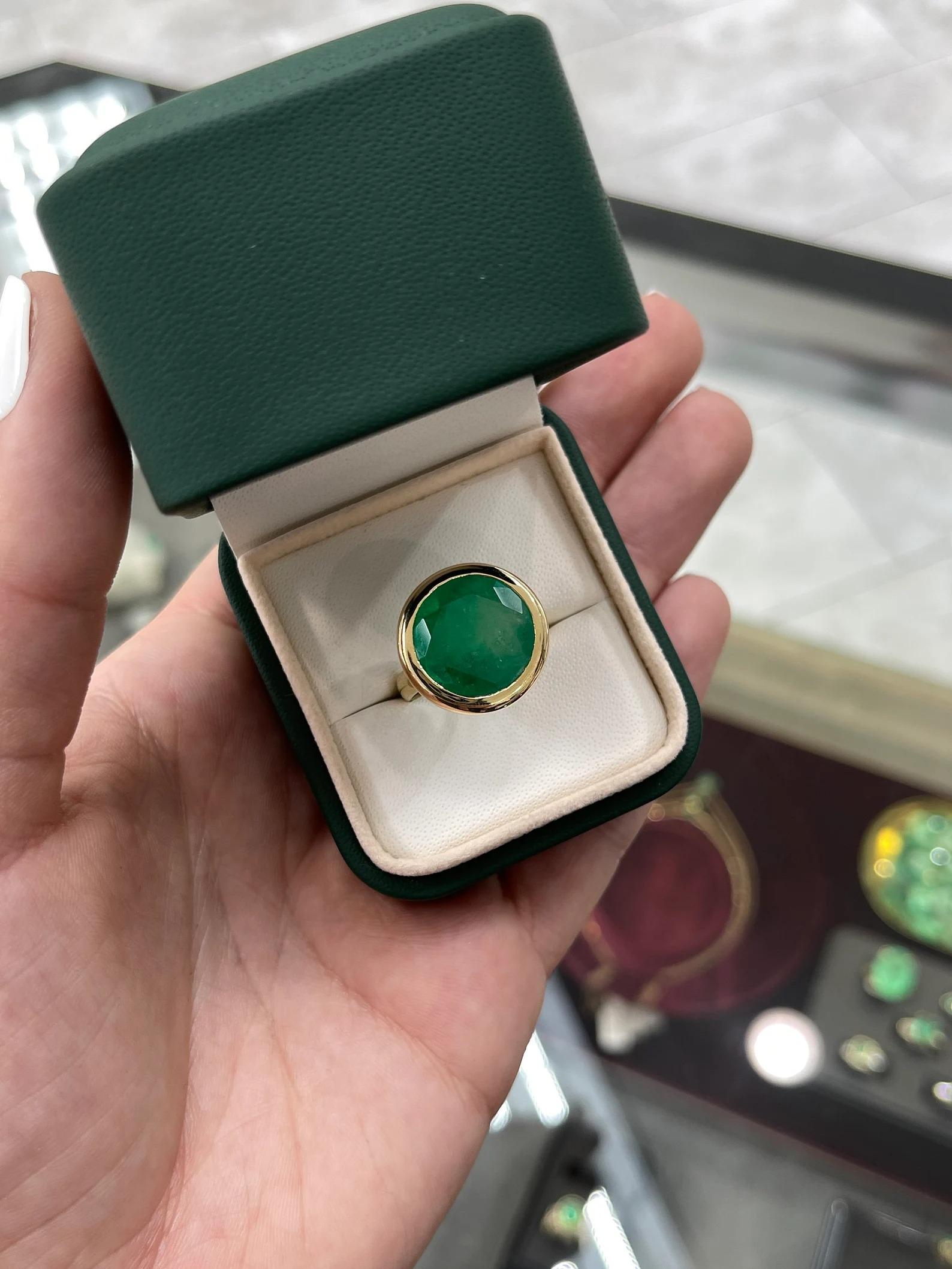 11.33 Carat Boho Inspired Colombian Emerald Round Bezel Statement Ring 18K In New Condition For Sale In Jupiter, FL