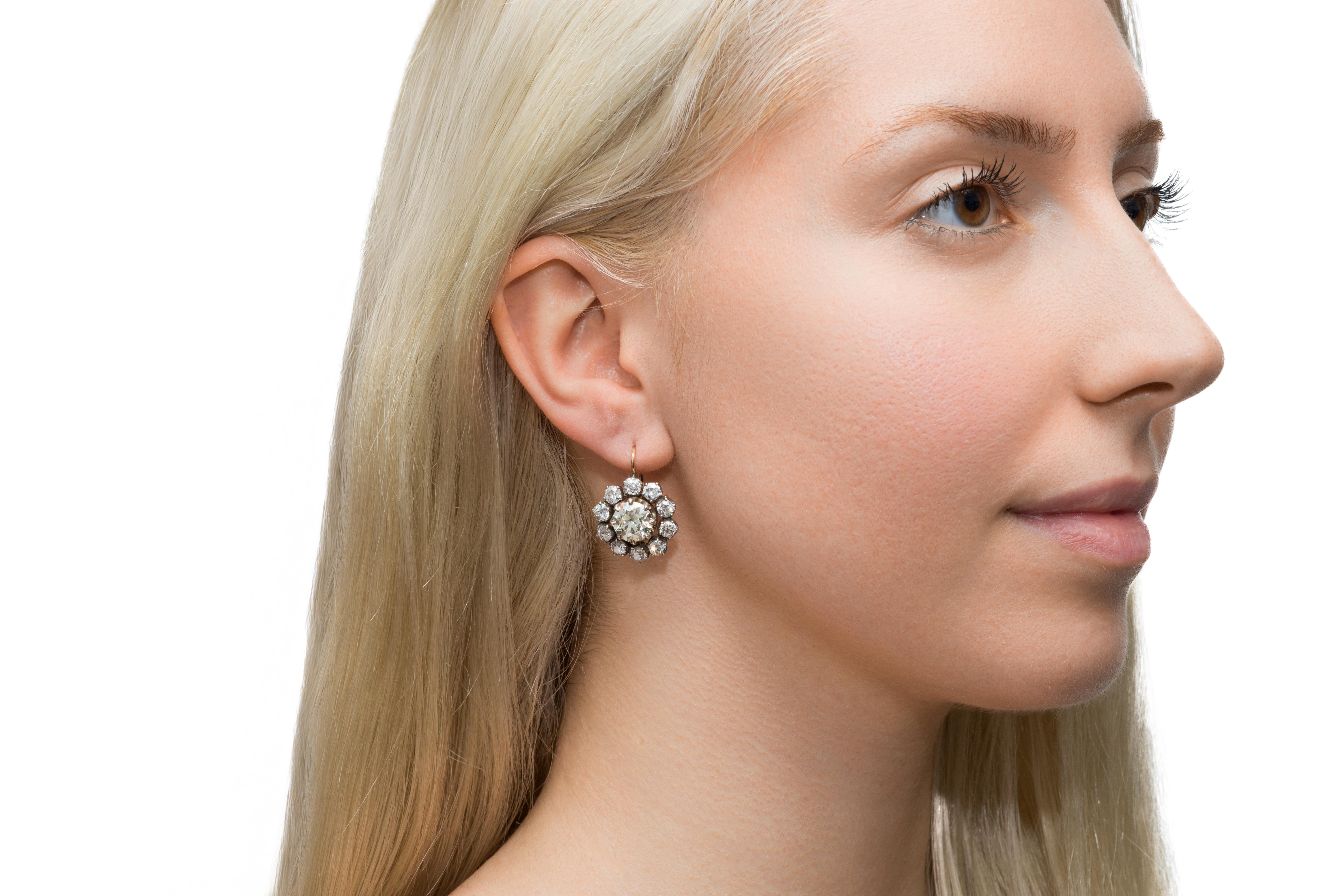 Boucles d'oreilles pendantes avec grappe de diamants de 11,33 carats de taille européenne ancienne en vente 3