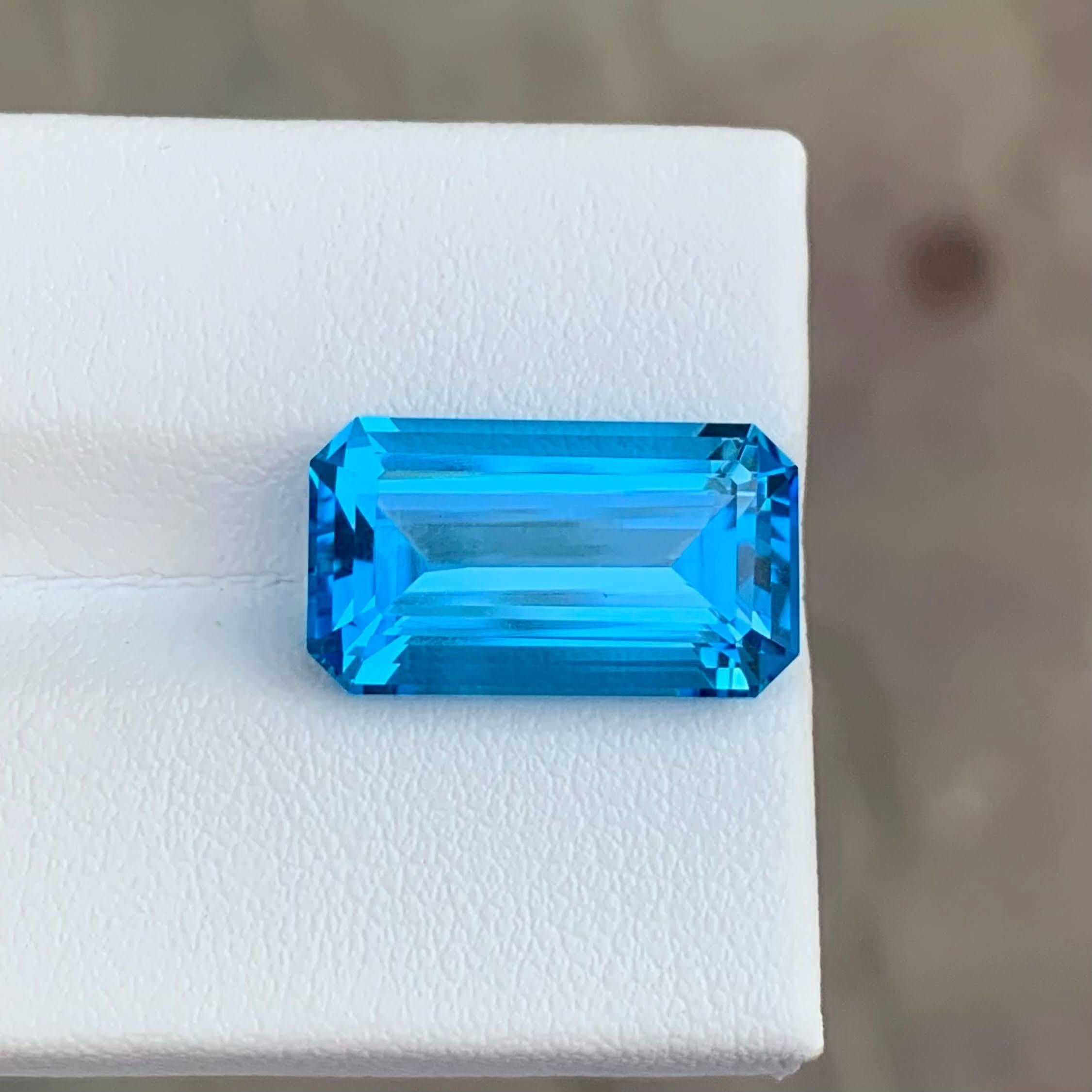 Peso 11,35 quilates 
Dimensiones 17,0x9,7x6,9 mm
Tratamiento Ninguno 
Origen África 
Limpia Ojos Claridad 
Forma Corte Esmeralda 




Este topacio azul neón suelto natural de 11,35 quilates cautiva por su vivo y electrizante tono azul y su