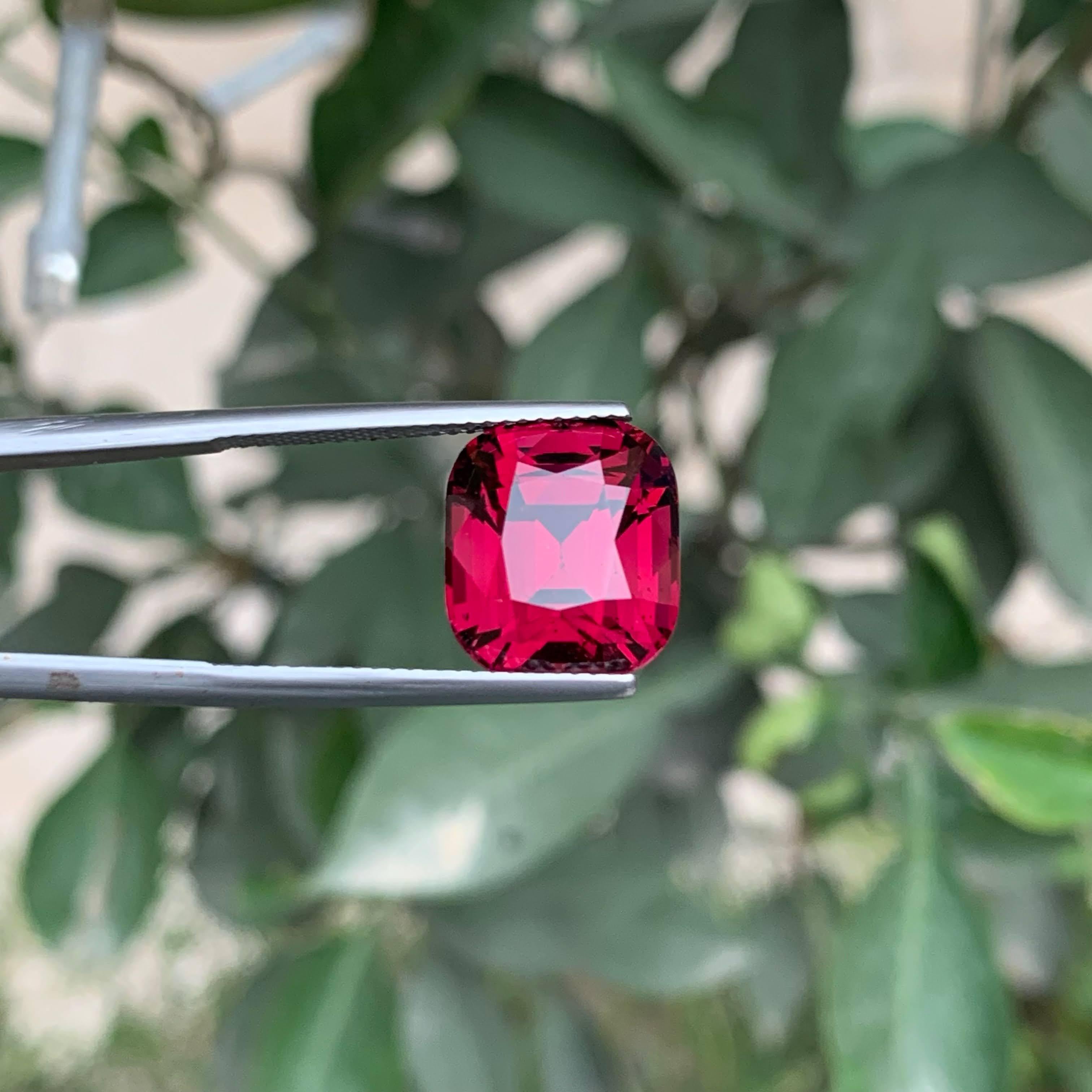 11.35 Carat Natural Loose Pinkish Red Garnet Cushion Cut Tanzanian Gemstone (pierre précieuse tanzanienne) Neuf - En vente à Bangkok, TH