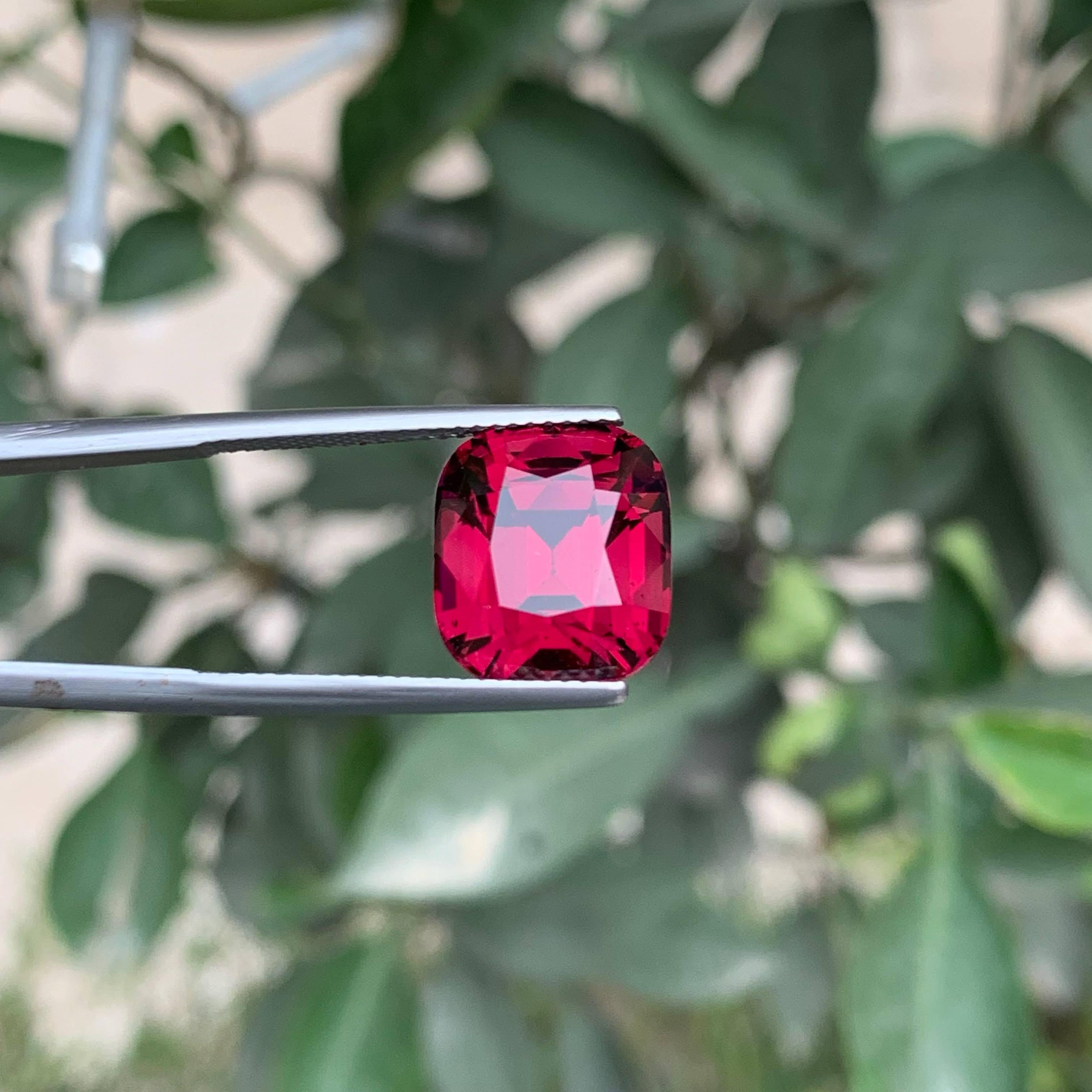 11.35 Carat Natural Loose Pinkish Red Garnet Cushion Cut Tanzanian Gemstone (pierre précieuse tanzanienne) en vente 1