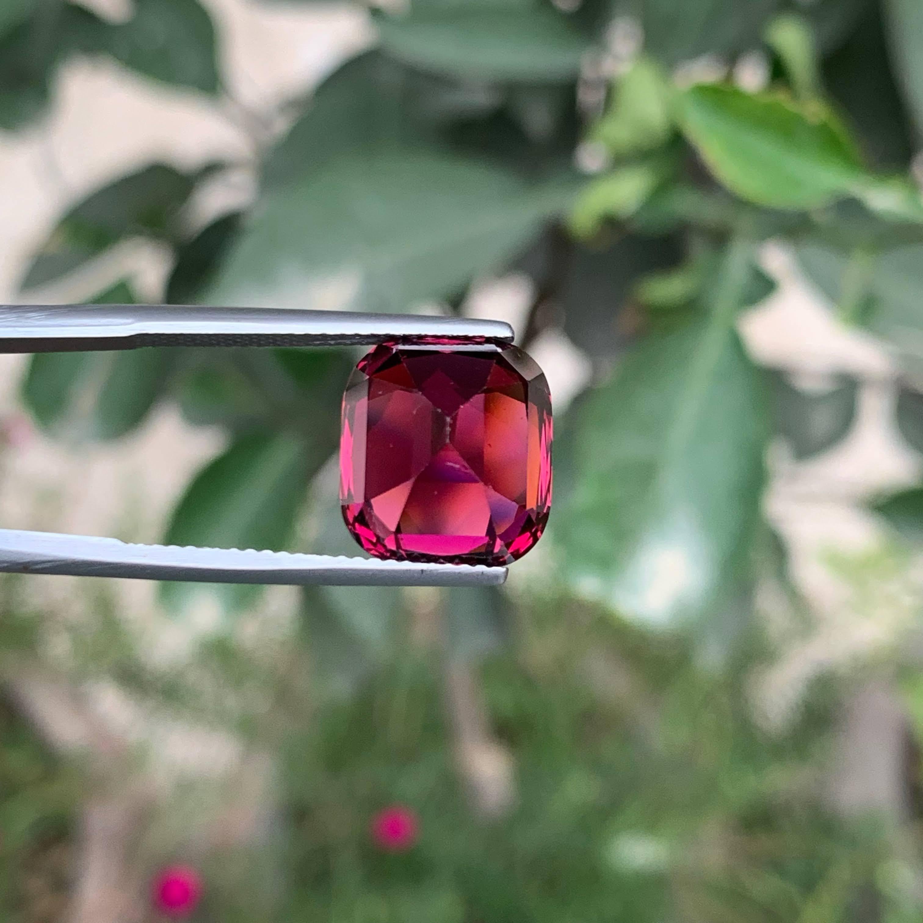 11.35 Carat Natural Loose Pinkish Red Garnet Cushion Cut Tanzanian Gemstone (pierre précieuse tanzanienne) en vente 2