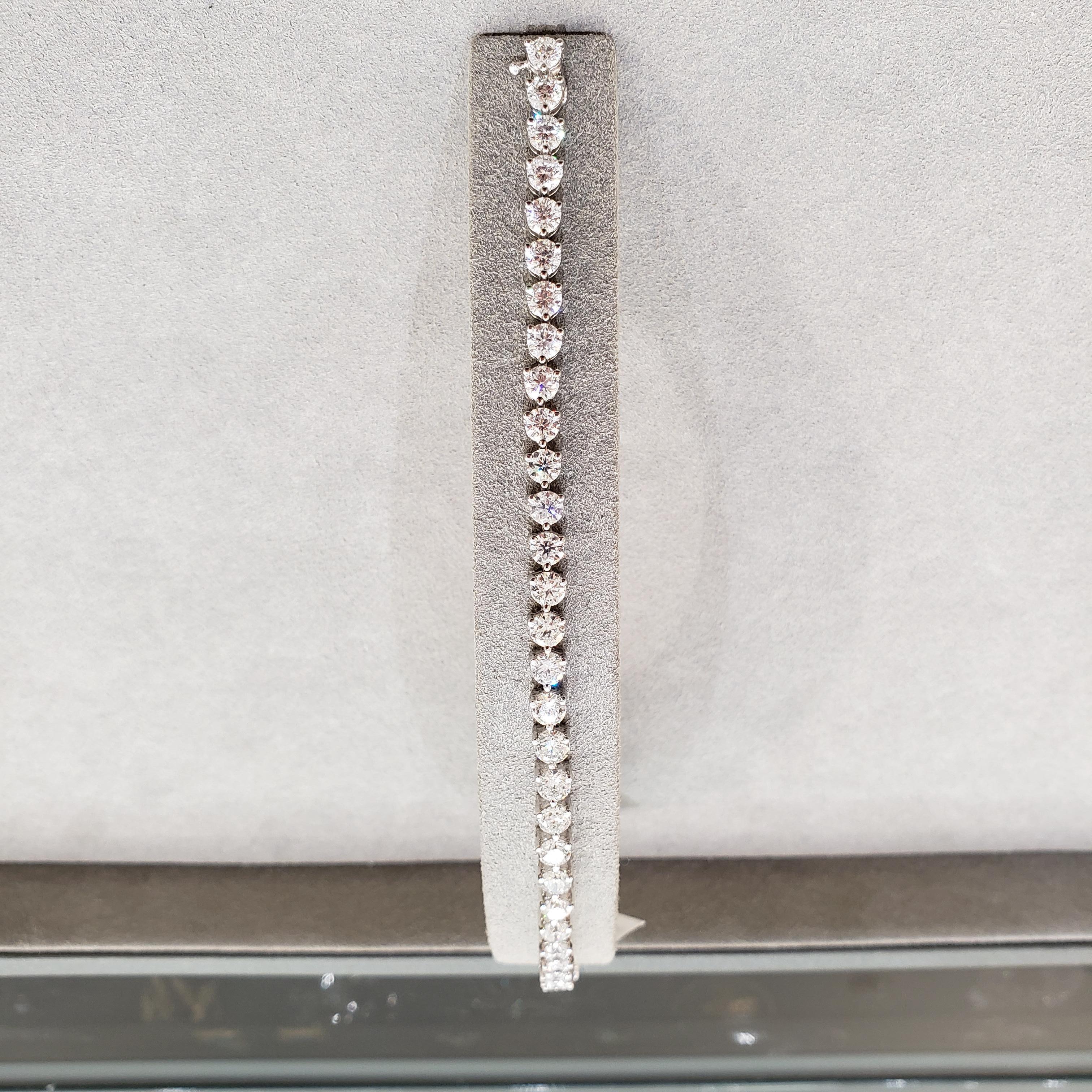 Roman Malakov Bracelet tennis à trois griffes avec diamants ronds de 11,35 carats au total Pour femmes en vente