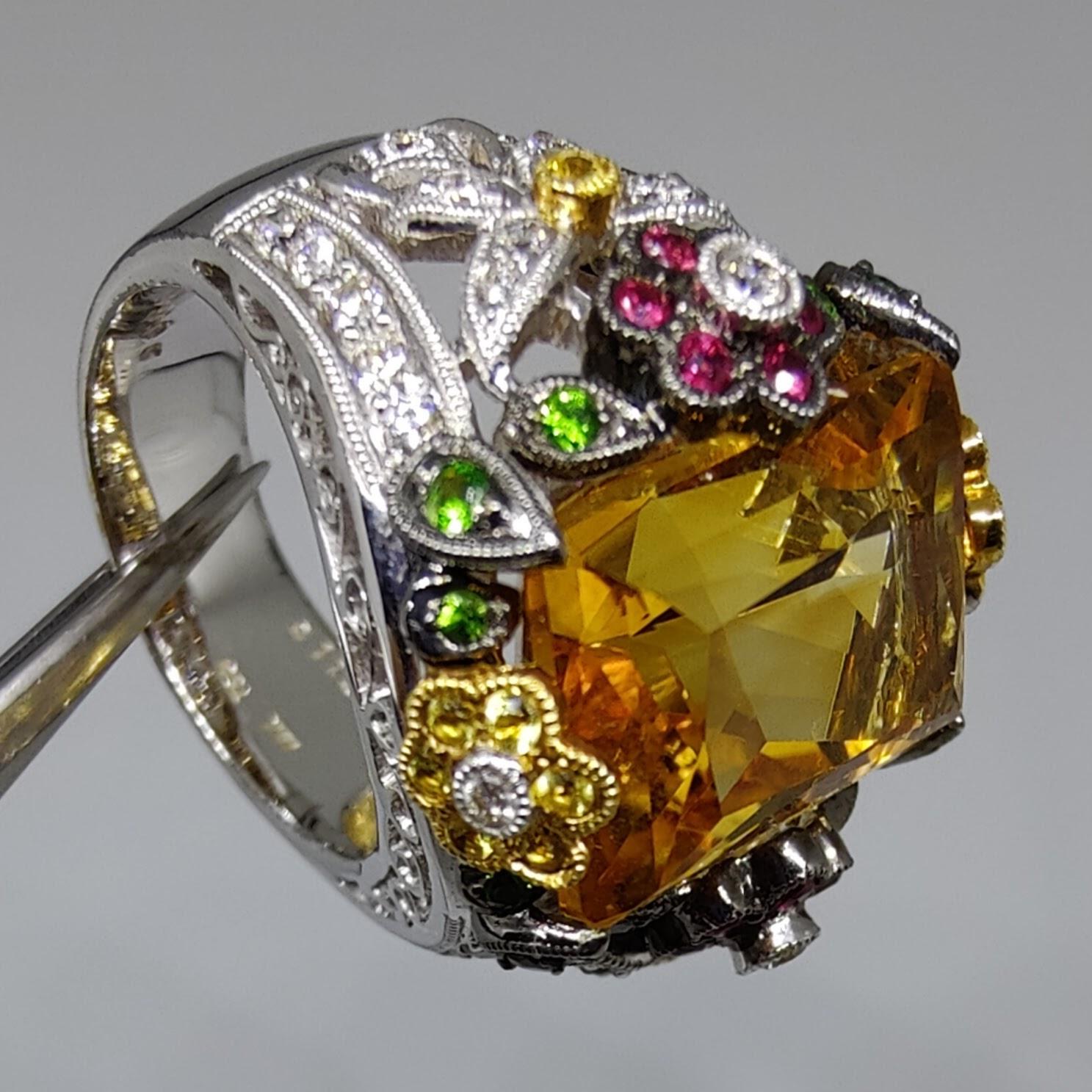 Baroque 11.35ct Topaz, Ruby, Emerald, Yellow Sapphire & Diamond Cocktail Ring In New Condition For Sale In Wan Chai District, HK