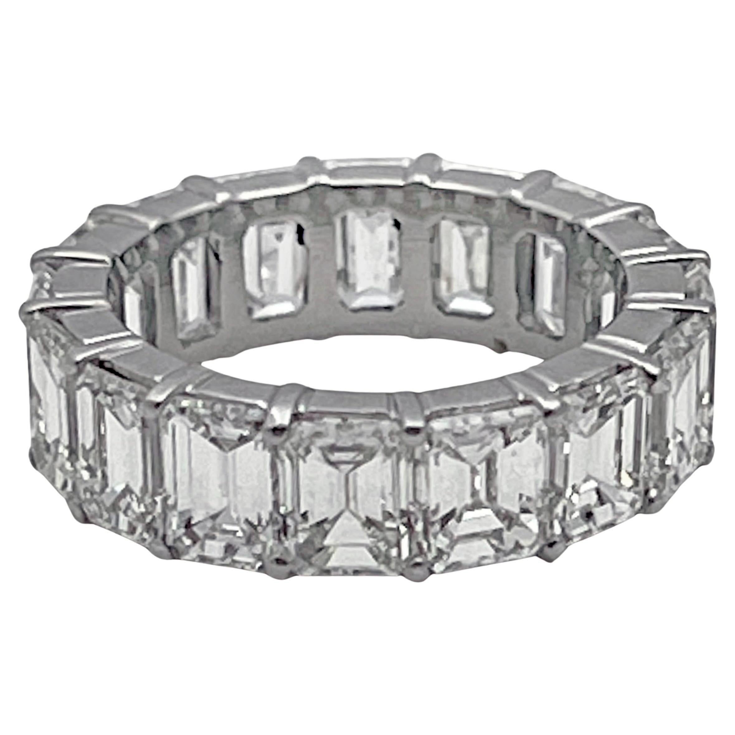 Emerald-cut diamond eternity band ring, featuring sixteen fine colorless natural diamonds weighing 11.35 total carats, mounted in a shared-prong platinum setting.  Accompanied by GIA reports for a representative eleven of the diamonds, stating they