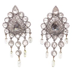 Boucles d'oreilles chandelier en or blanc 18 carats avec diamants taille rose et briolette de 11,35 carats