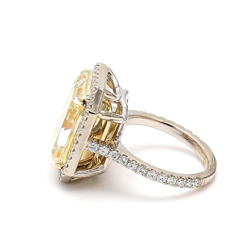 11,36 Karat Diamant im Strahlenschliff U-VS2 18 Karat zweifarbig Gold Halo Ring (Radiantschliff) im Angebot