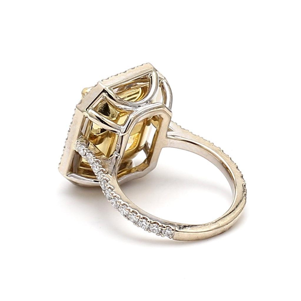 11,36 Karat Diamant im Strahlenschliff U-VS2 18 Karat zweifarbig Gold Halo Ring im Zustand „Gut“ im Angebot in New York, NY
