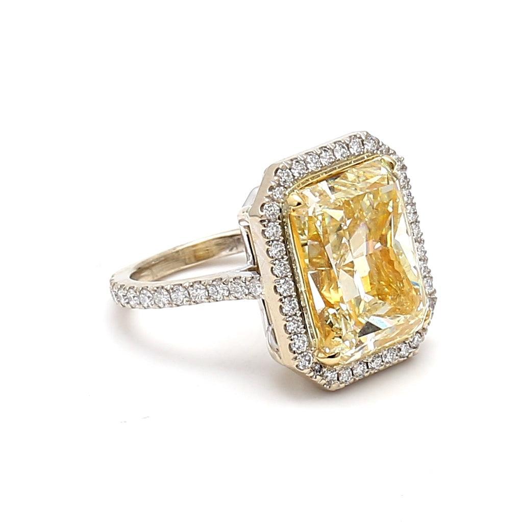11,36 Karat Diamant im Strahlenschliff U-VS2 18 Karat zweifarbig Gold Halo Ring im Angebot 3